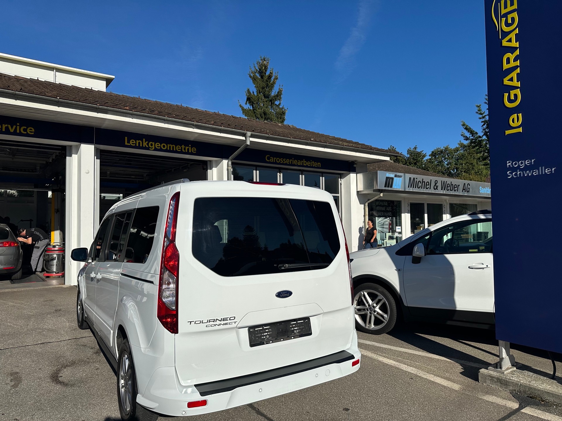 FORD Grand Tourneo Connect 1.5 EcoBlue Titanium Automat-image-3