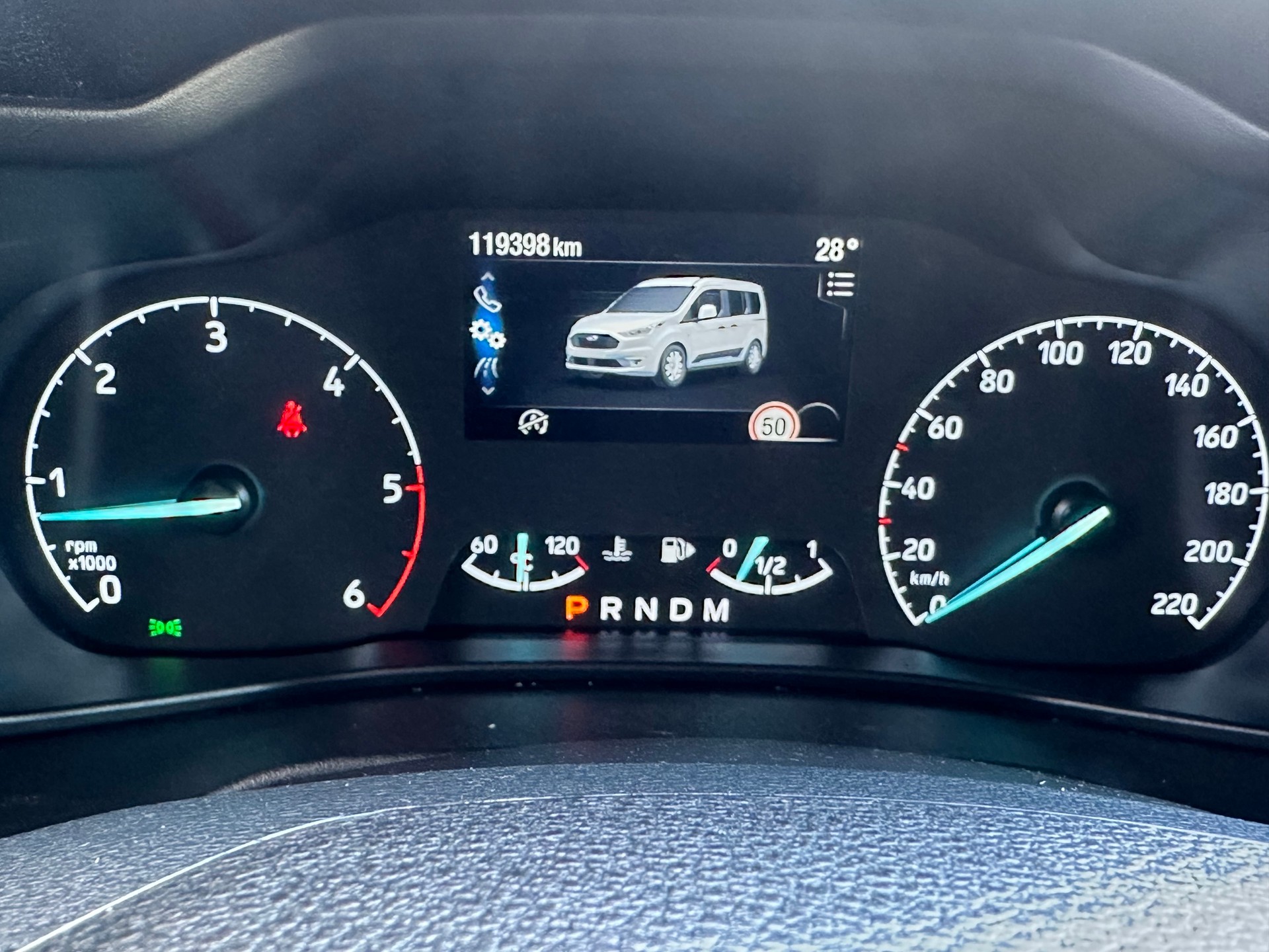 FORD Grand Tourneo Connect 1.5 EcoBlue Titanium Automat-image-4