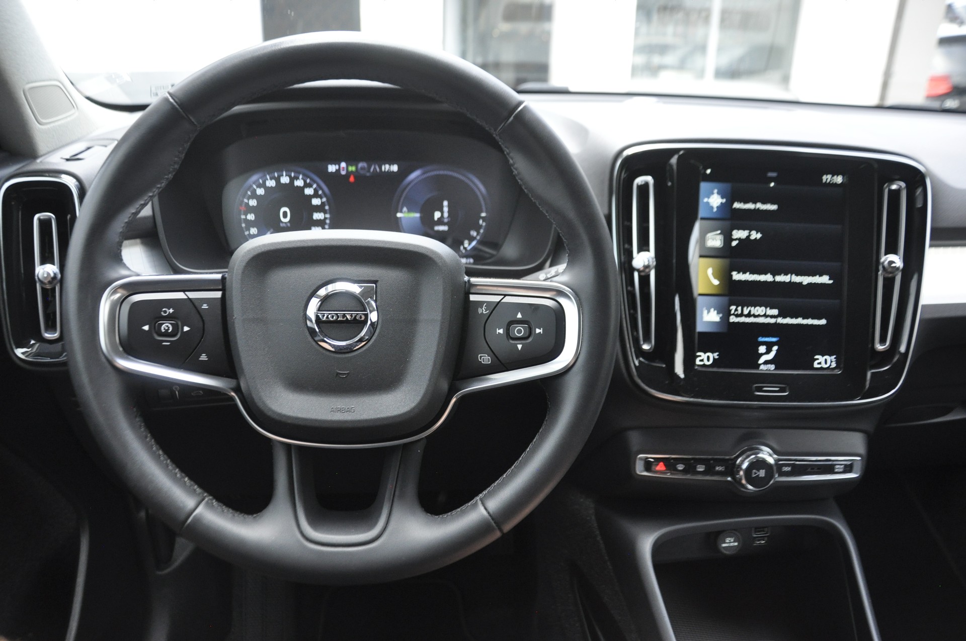 VOLVO XC40 T4 TwE Inscription Expression DCT I Anhängerkupplung-image-9