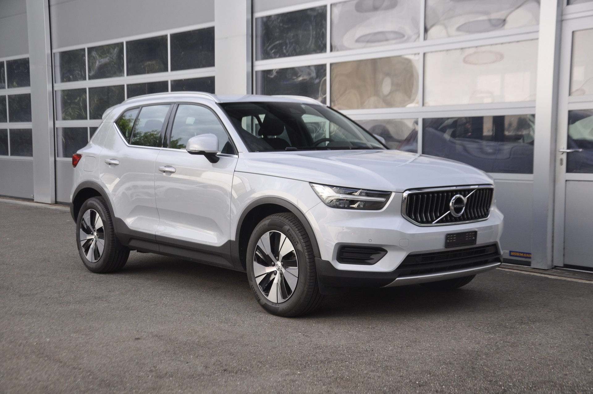 VOLVO XC40 T4 TwE Inscription Expression DCT I Anhängerkupplung-image-0