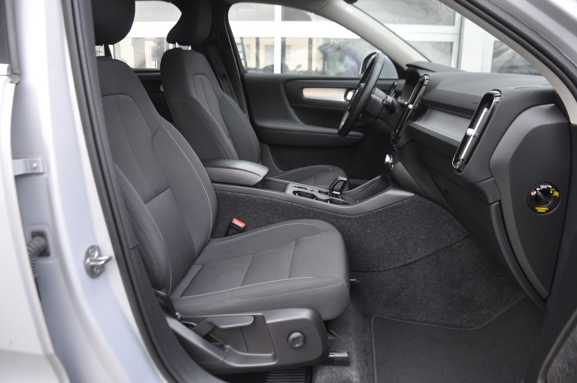 VOLVO XC40 T4 TwE Inscription Expression DCT I Anhängerkupplung-image-7
