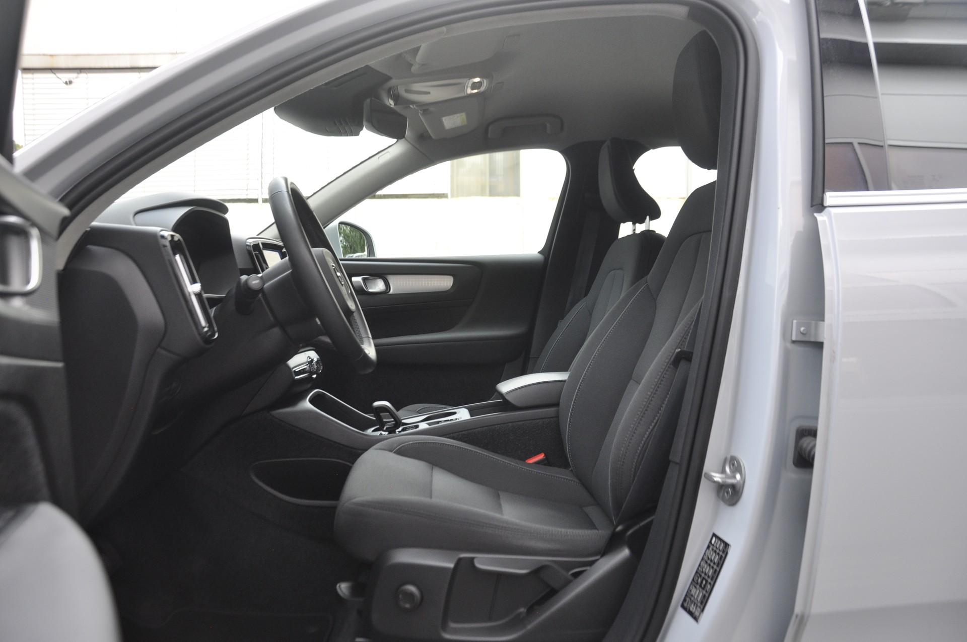 VOLVO XC40 T4 TwE Inscription Expression DCT I Anhängerkupplung-image-4