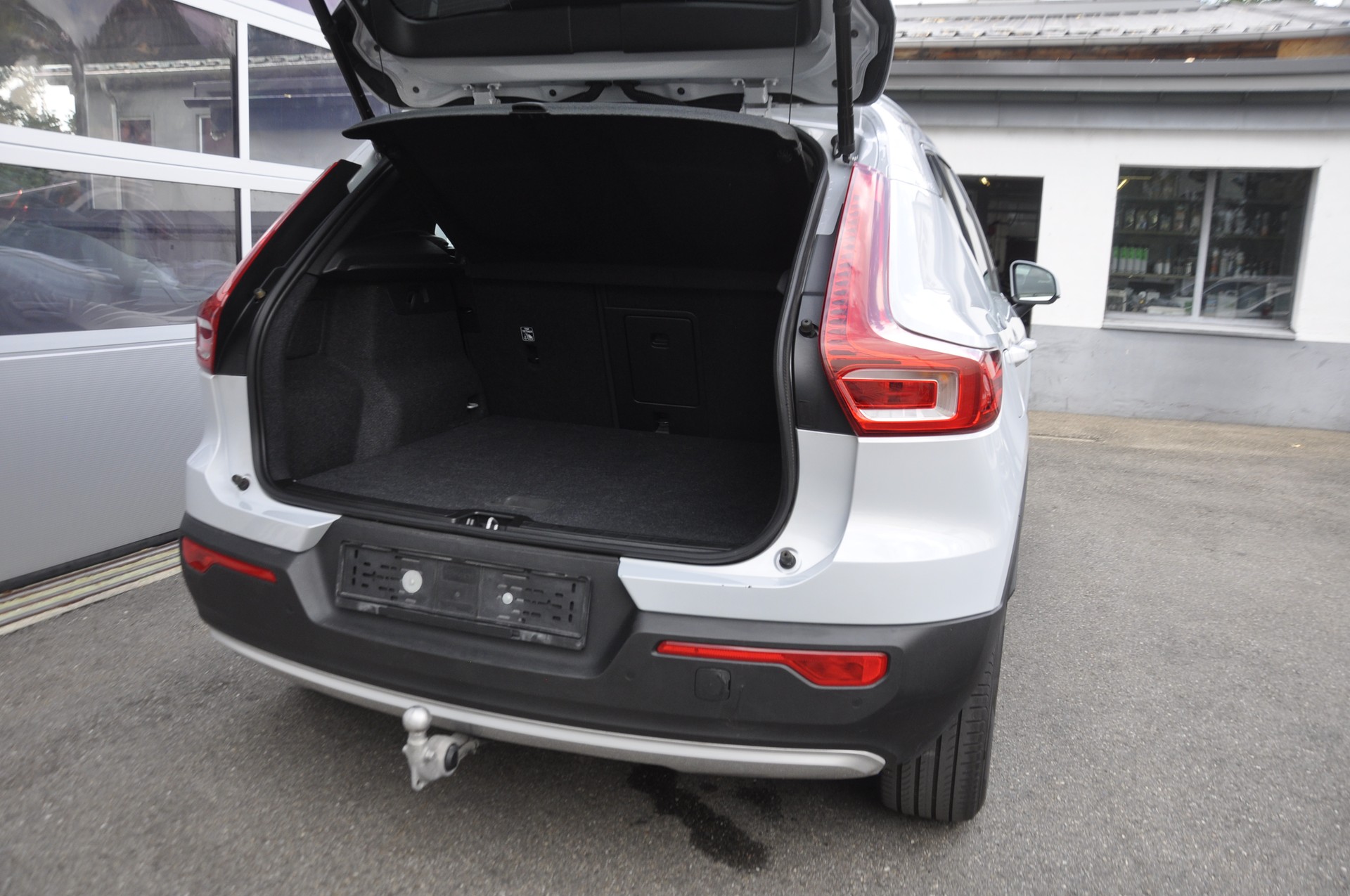 VOLVO XC40 T4 TwE Inscription Expression DCT I Anhängerkupplung-image-14