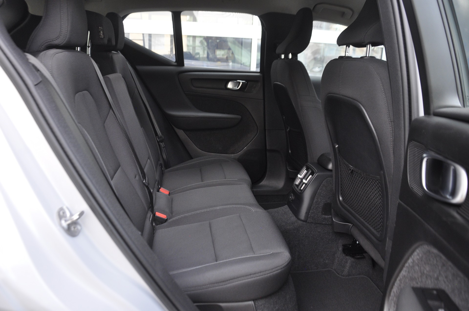 VOLVO XC40 T4 TwE Inscription Expression DCT I Anhängerkupplung-image-8