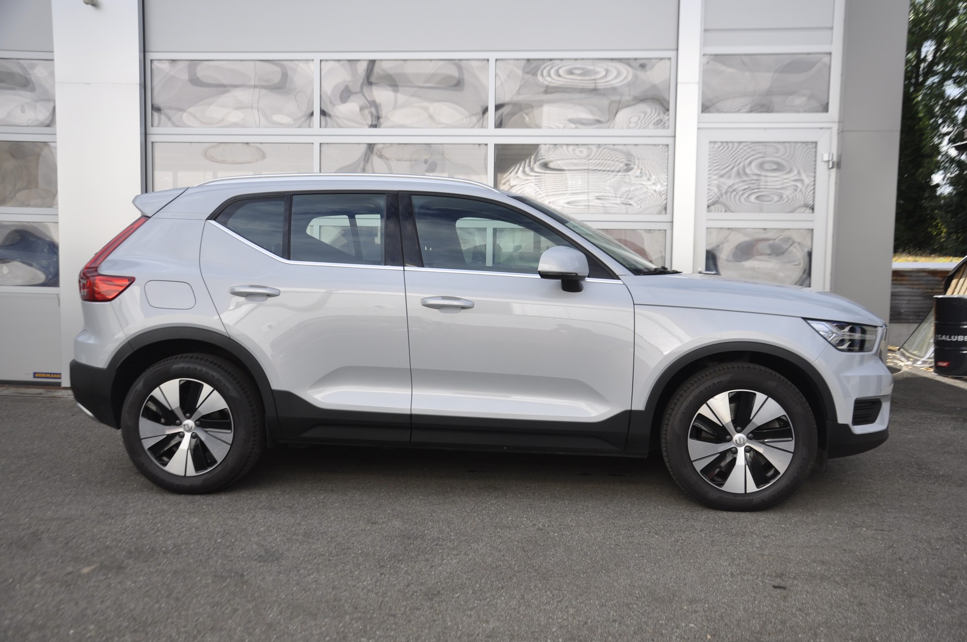 VOLVO XC40 T4 TwE Inscription Expression DCT I Anhängerkupplung-image-1