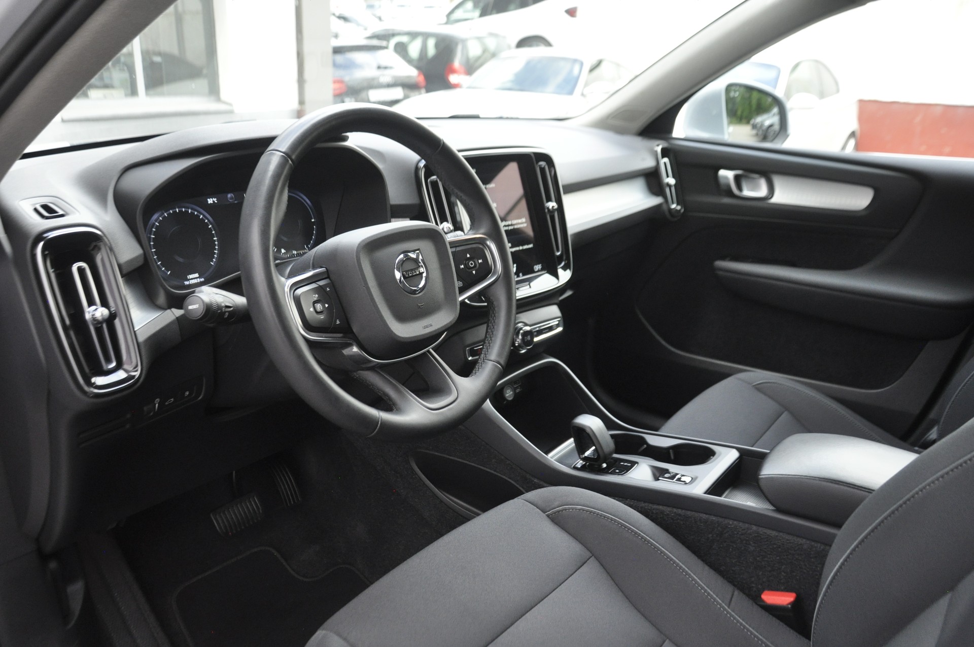 VOLVO XC40 T4 TwE Inscription Expression DCT I Anhängerkupplung-image-5
