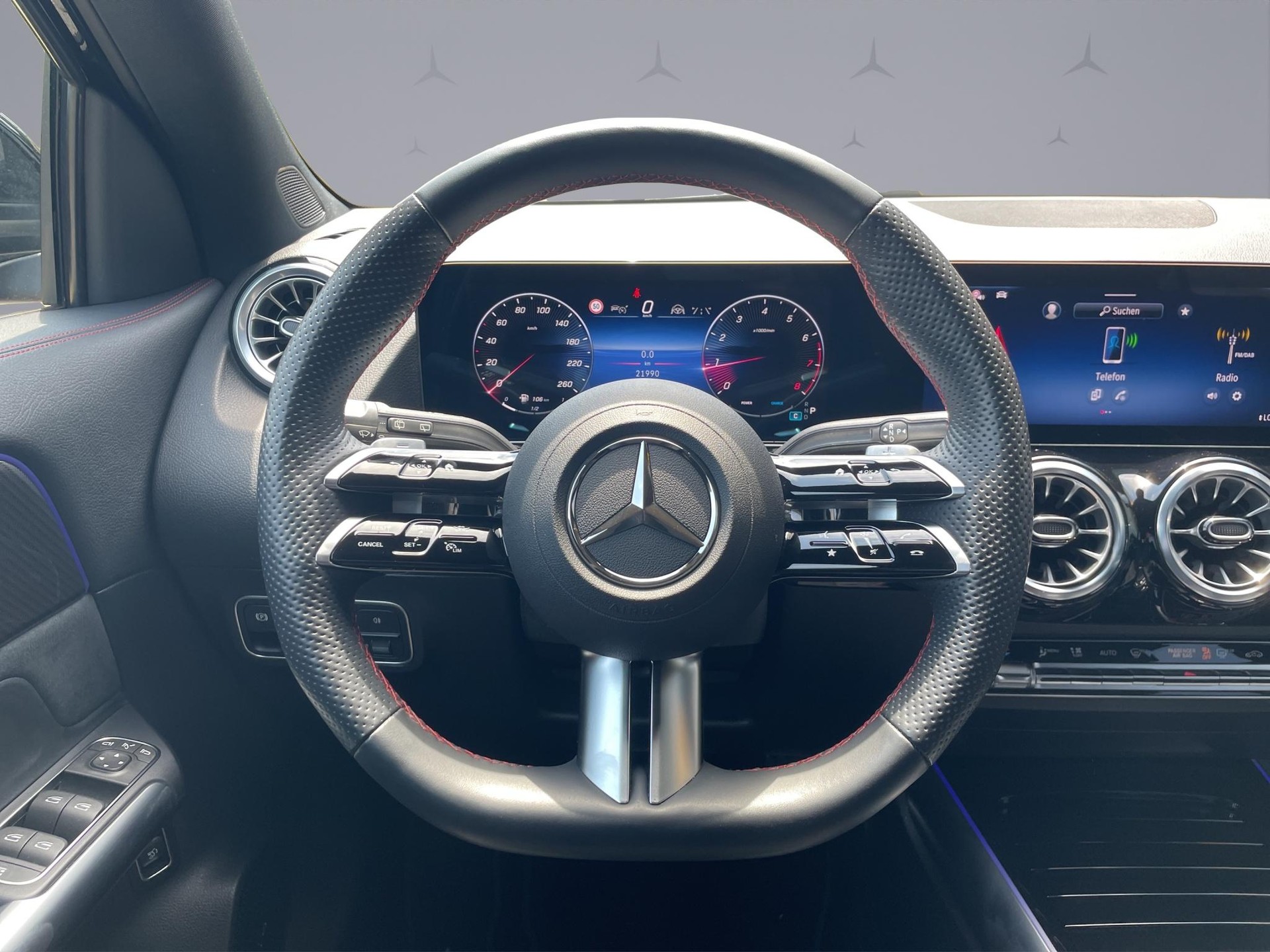 MERCEDES-BENZ GLA 200 Night Star AMG Line-image-11