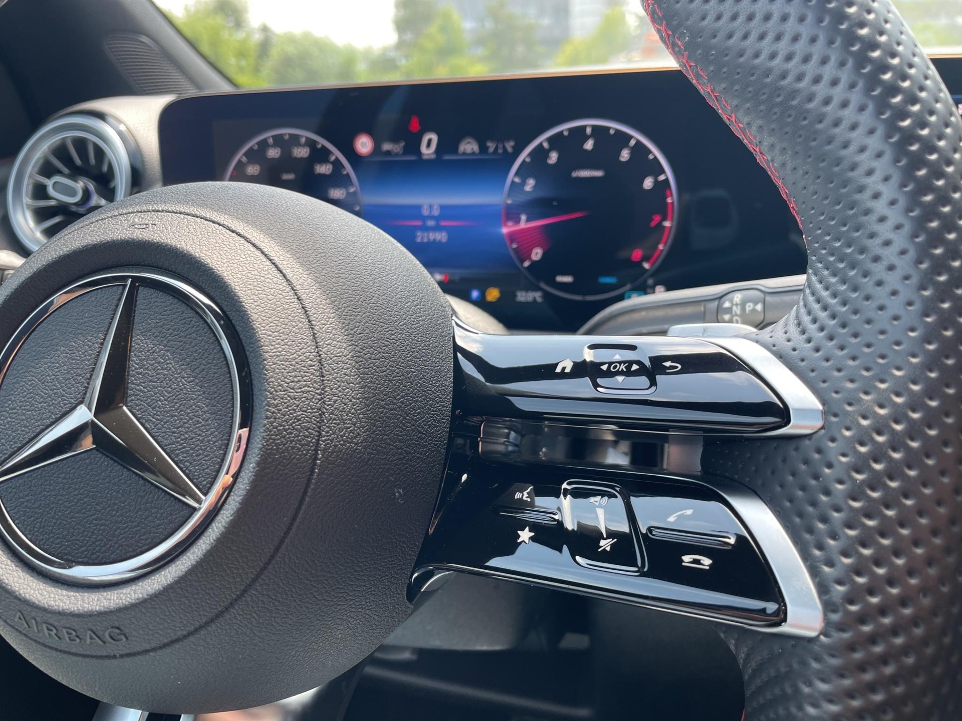 MERCEDES-BENZ GLA 200 Night Star AMG Line-image-20