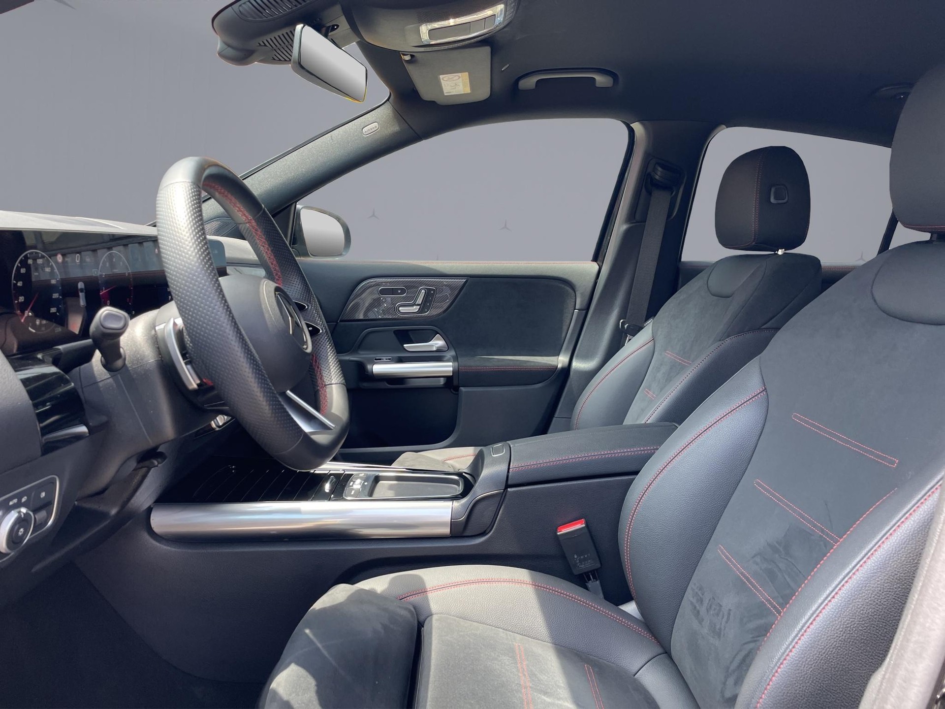 MERCEDES-BENZ GLA 200 Night Star AMG Line-image-9