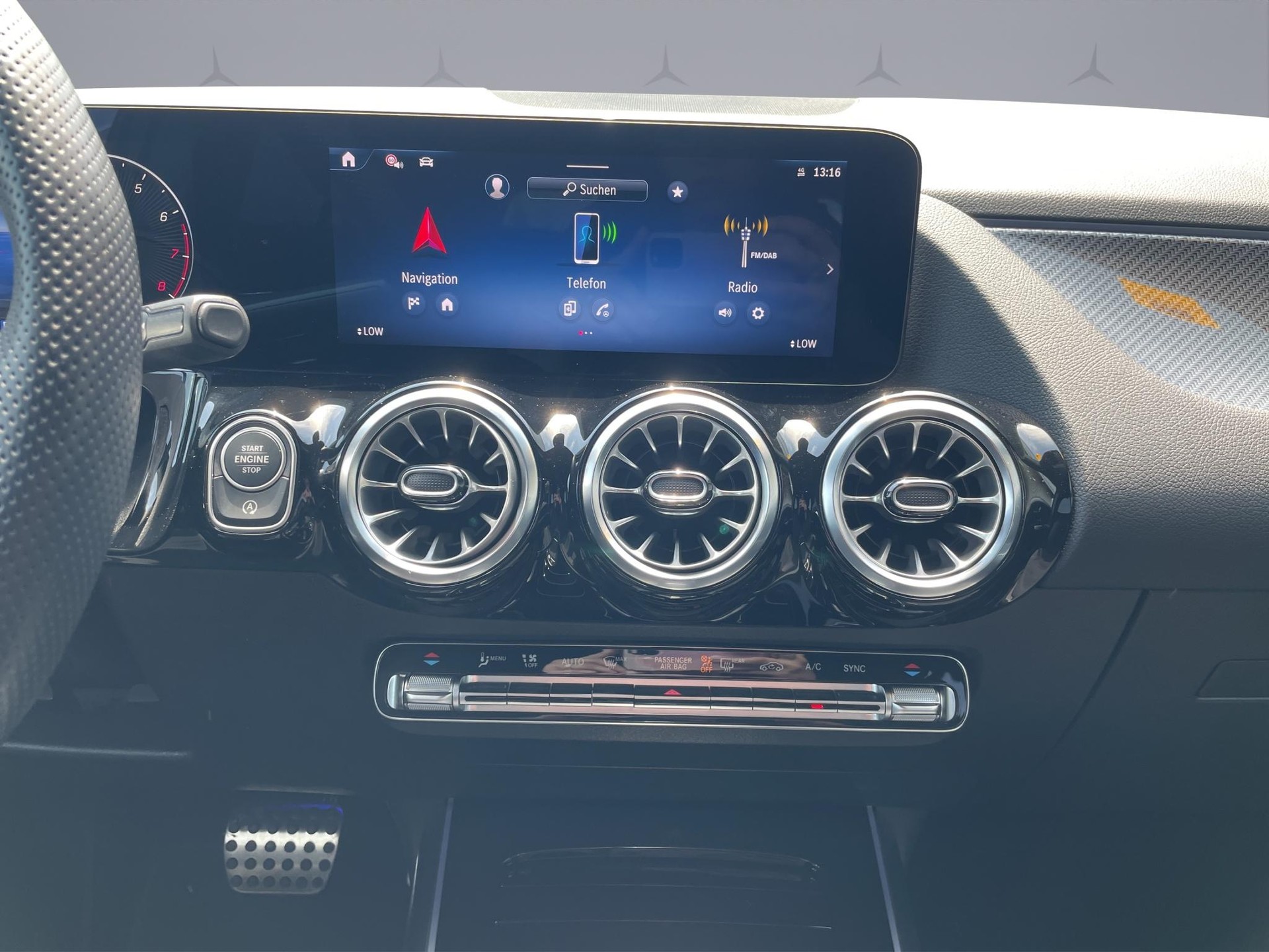 MERCEDES-BENZ GLA 200 Night Star AMG Line-image-15