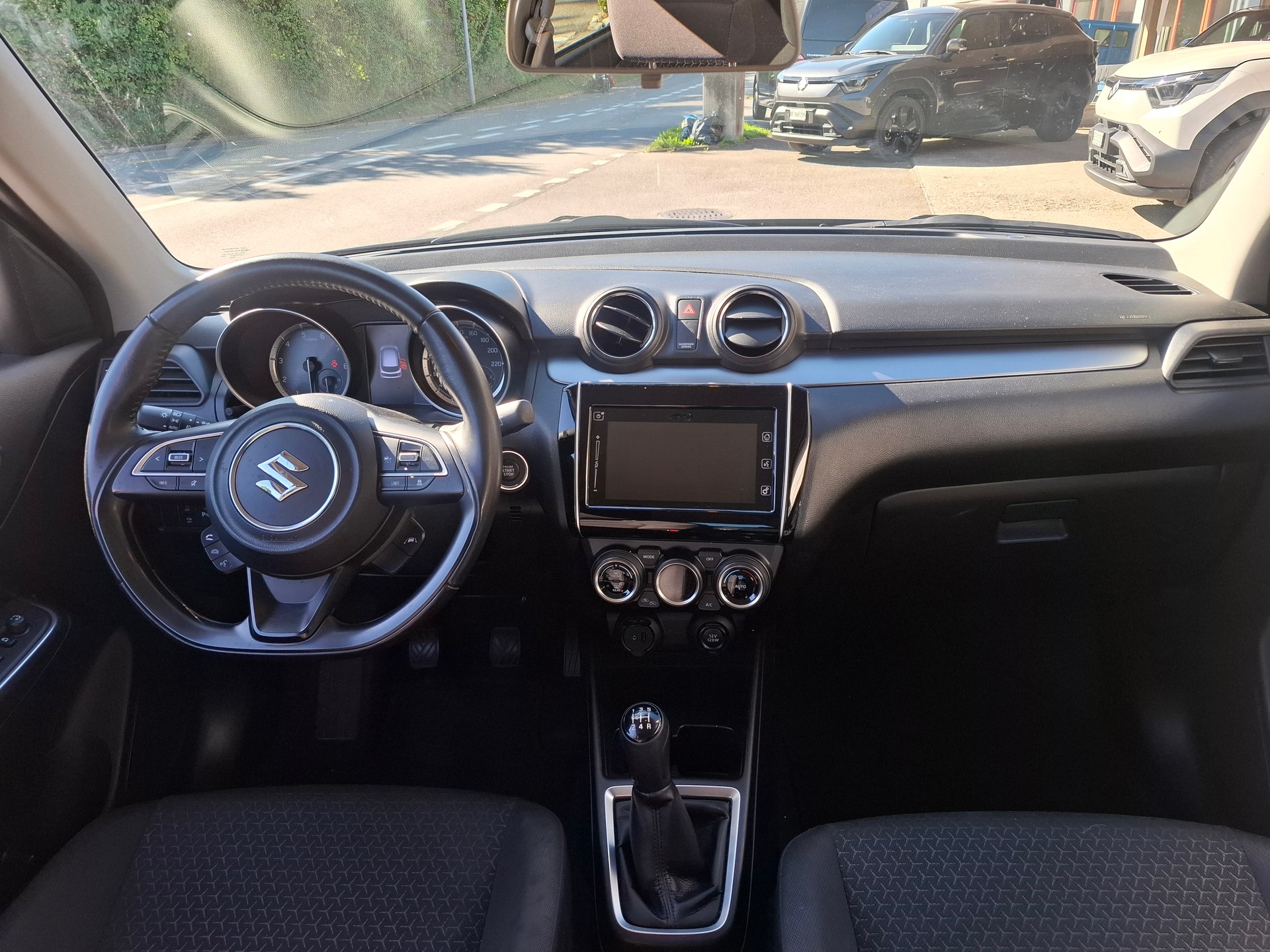 SUZUKI Swift 1.2 Compact Top 4x4 Hybrid-image-4