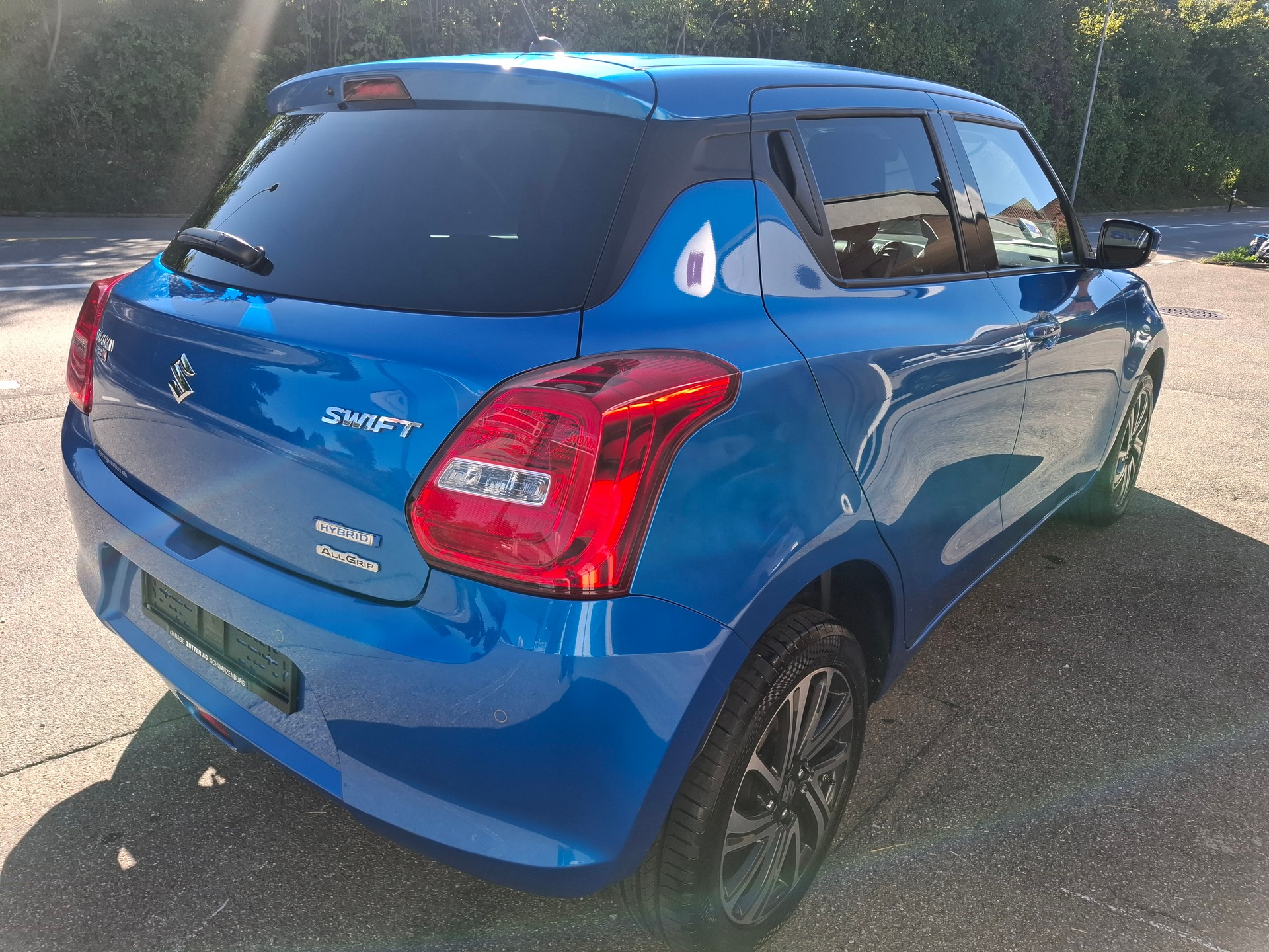 SUZUKI Swift 1.2 Compact Top 4x4 Hybrid-image-2