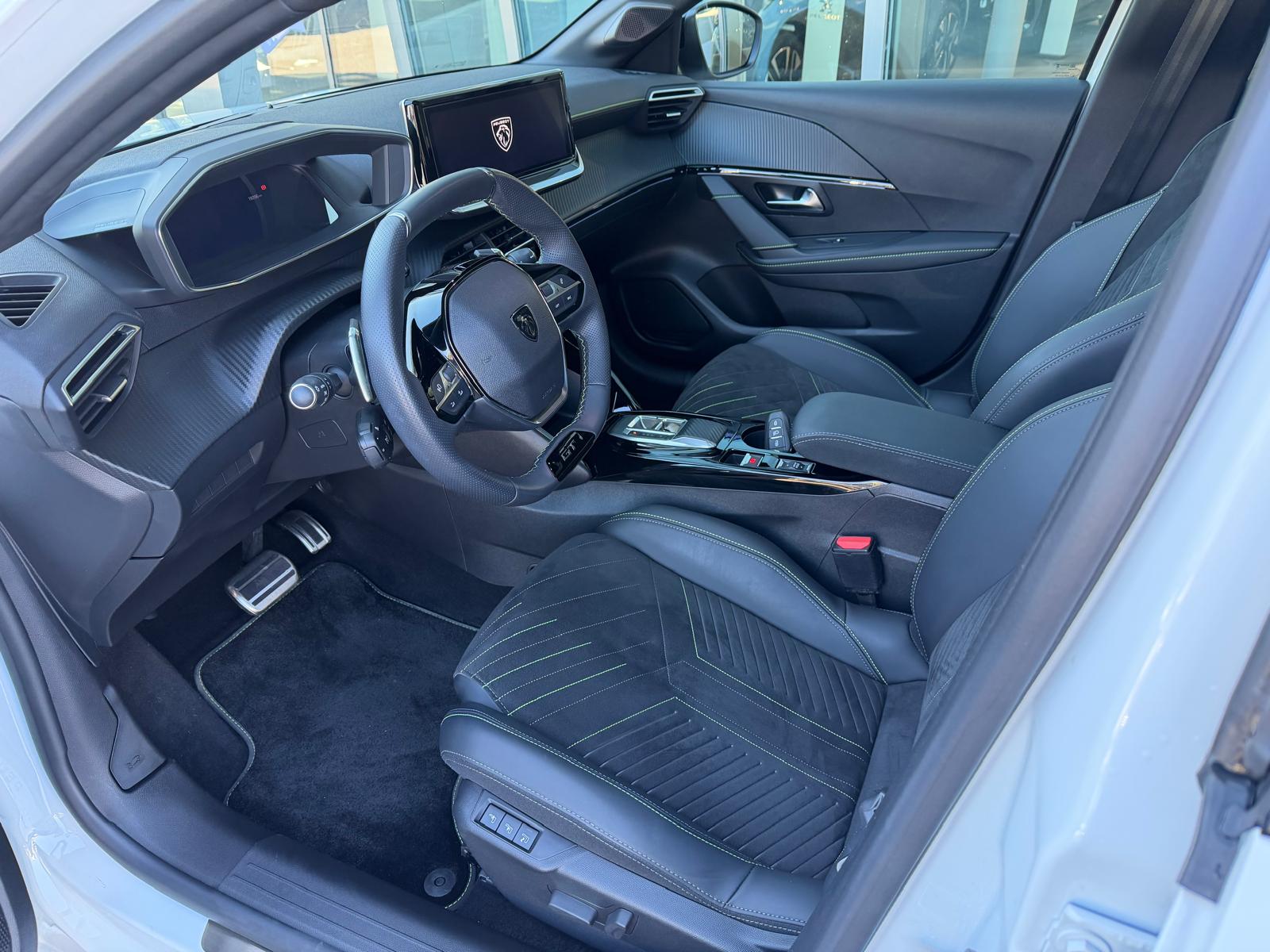 PEUGEOT 208 1.2 MHEV 145 GT-image-6