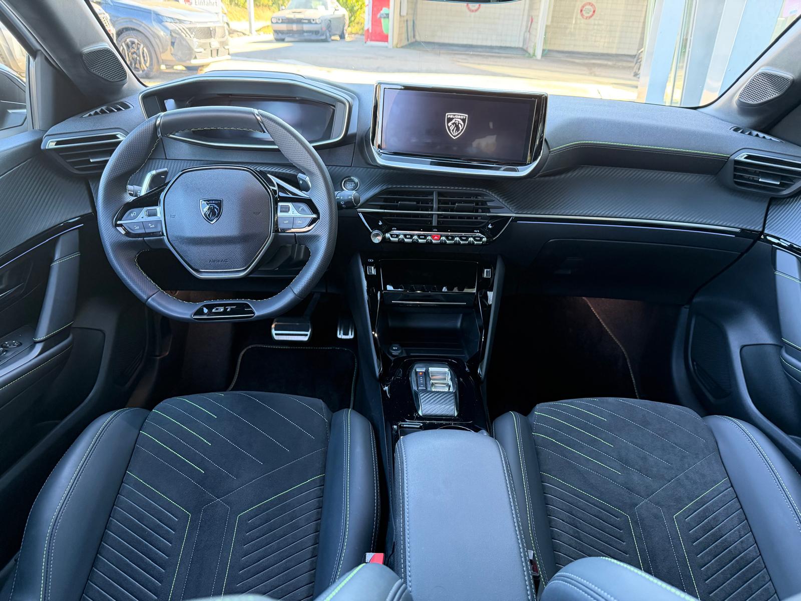 PEUGEOT 208 1.2 MHEV 145 GT-image-5