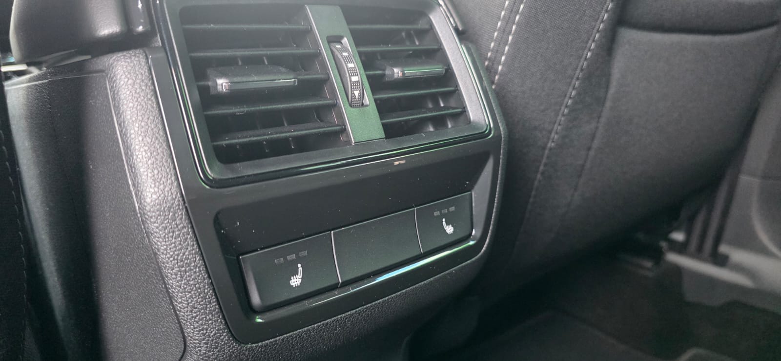 SKODA Karoq 2.0 TDI CR Sport Line 4x4 DSG-image-15