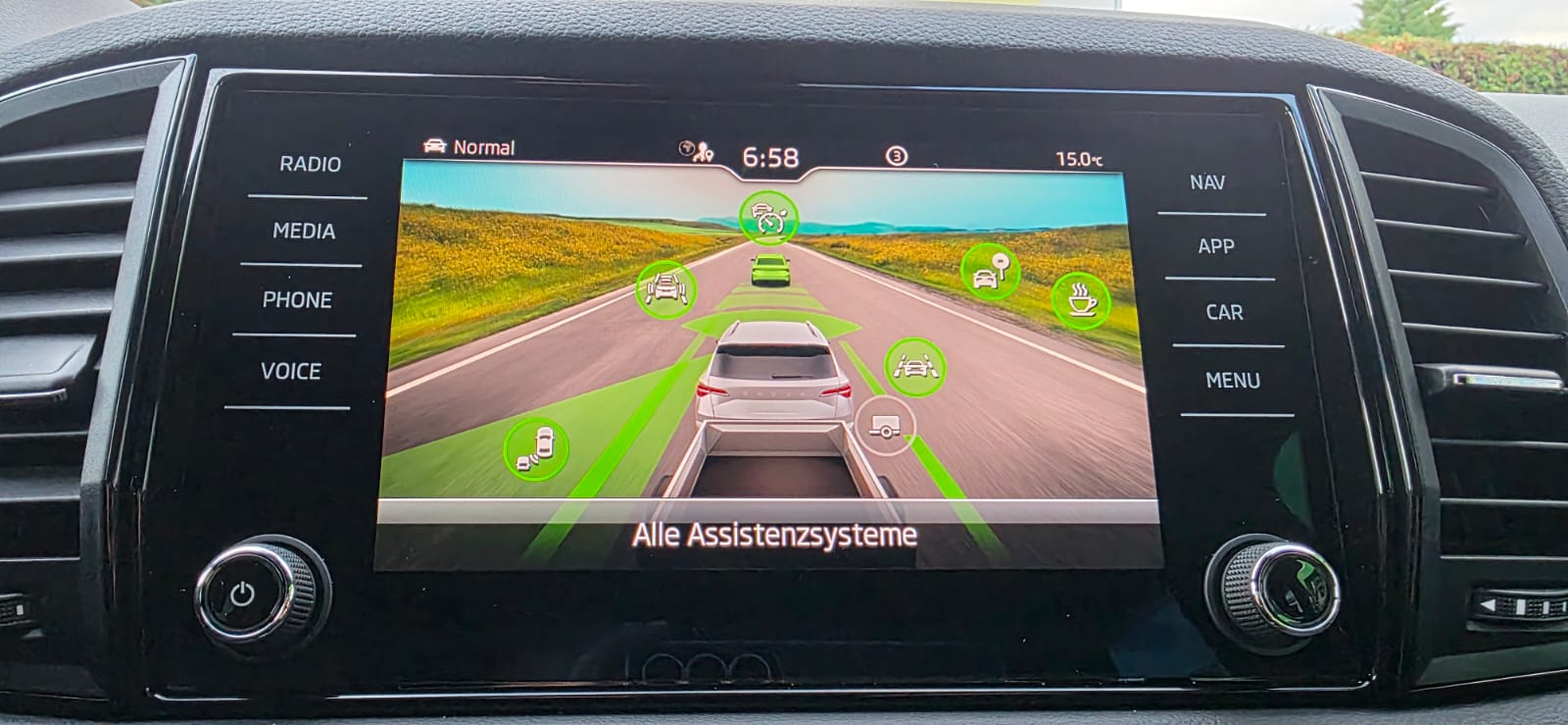 SKODA Karoq 2.0 TDI CR Sport Line 4x4 DSG-image-19