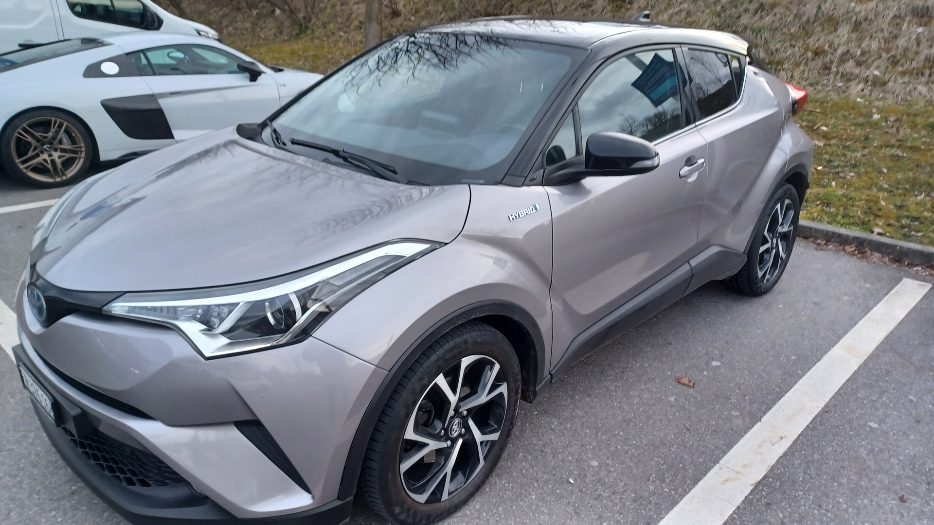 TOYOTA C-HR-image-2