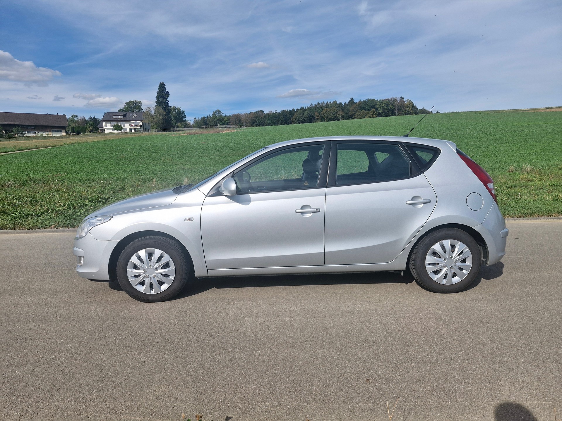 HYUNDAI i30 2.0 Premium Automatic-image-3