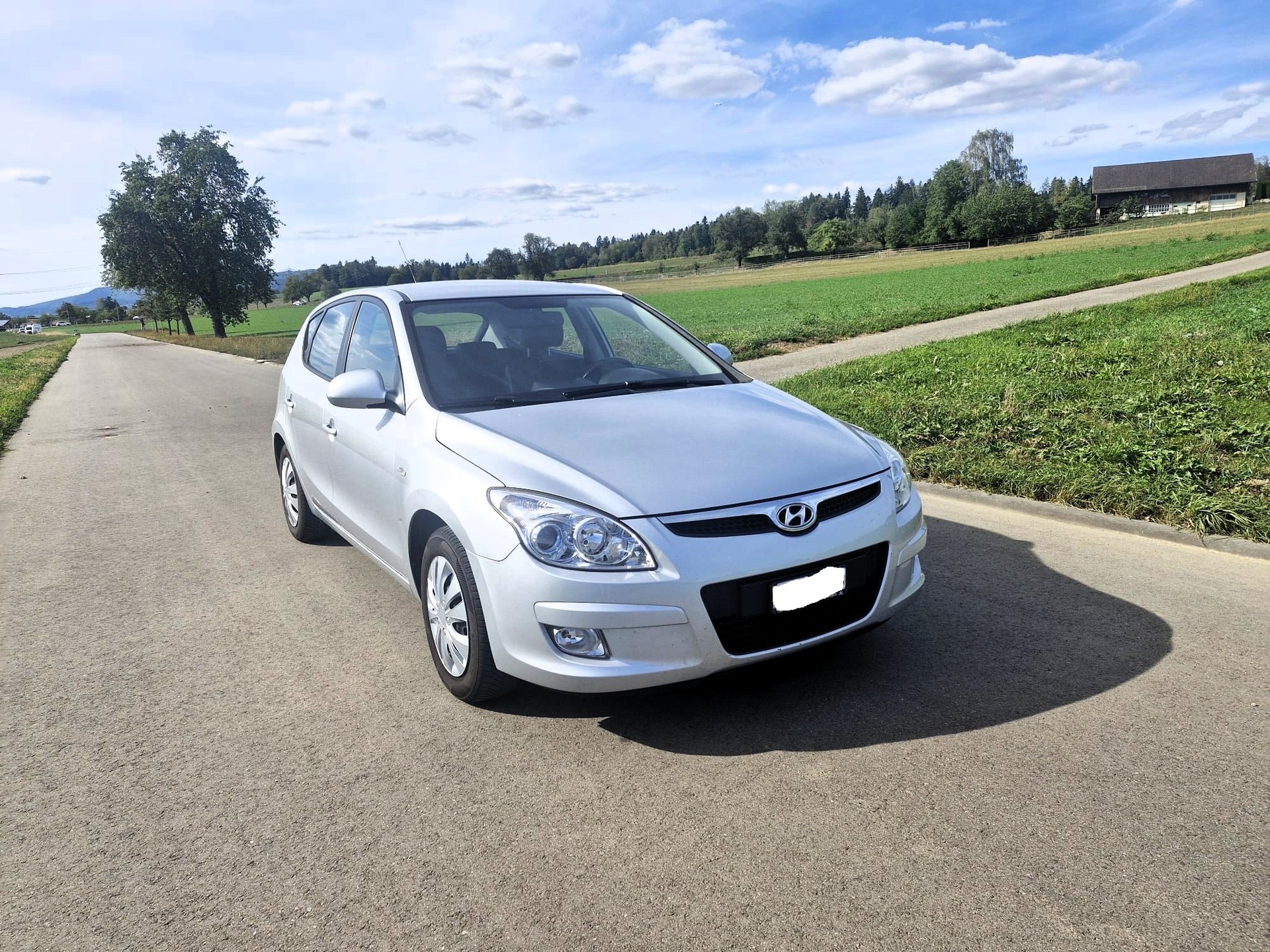 HYUNDAI i30 2.0 Premium Automatic-image-2