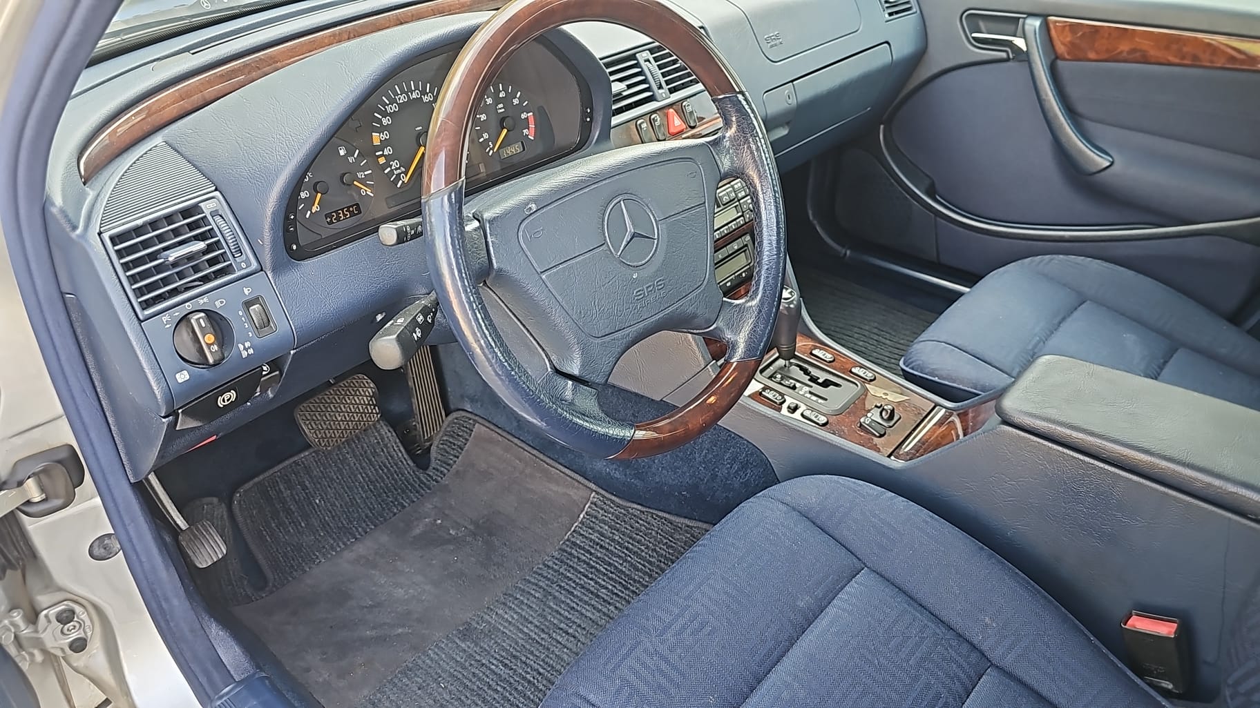 MERCEDES-BENZ C 240 Elégance-image-10