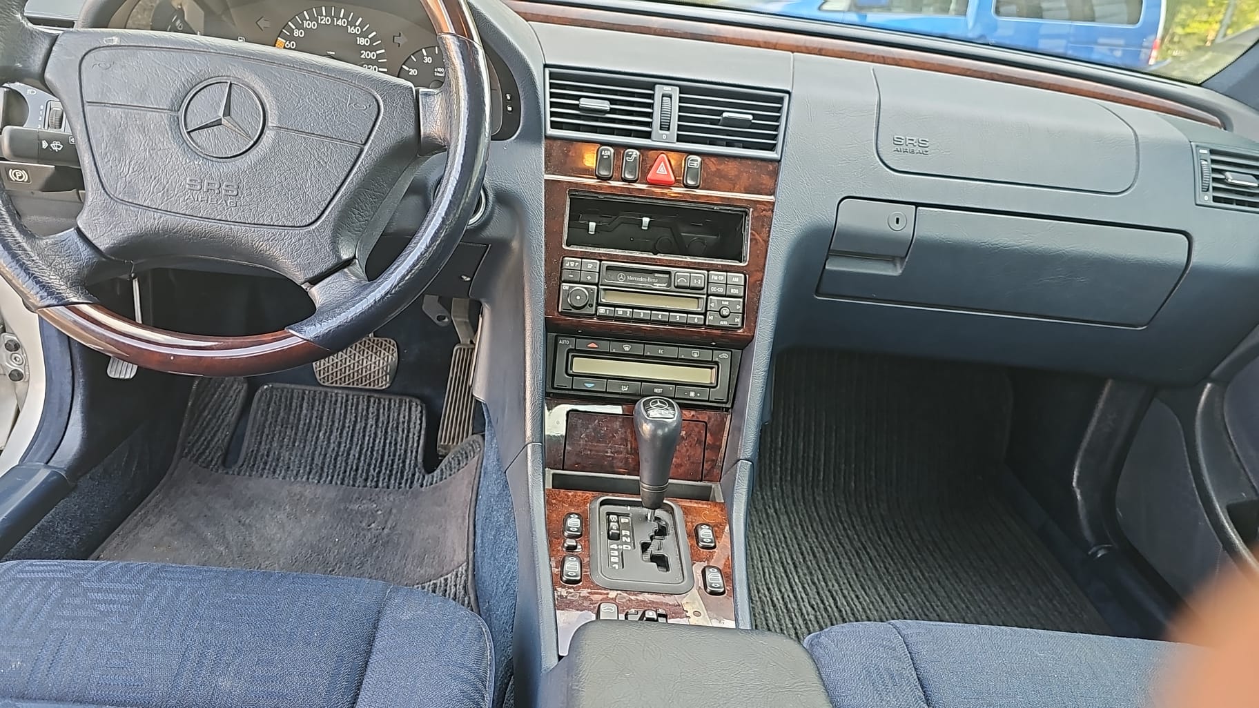 MERCEDES-BENZ C 240 Elégance-image-9