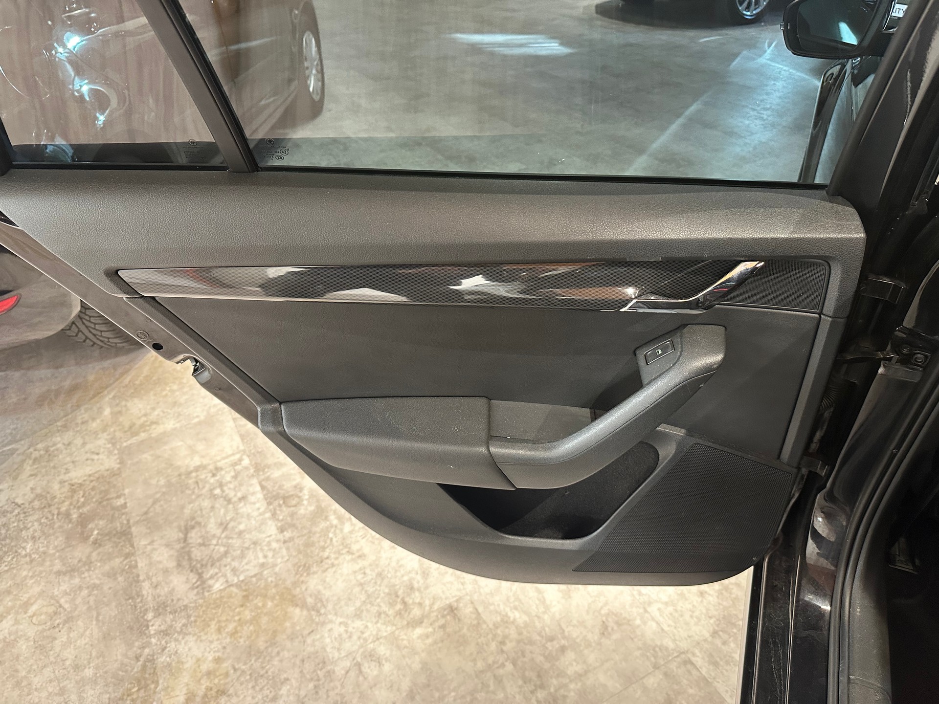 SKODA Octavia Combi 2.0 TSI RS DSG/Frisch ab MFK und Service/Lückenlos servicegepflegt/8 x 18 Zoll Alu-image-24