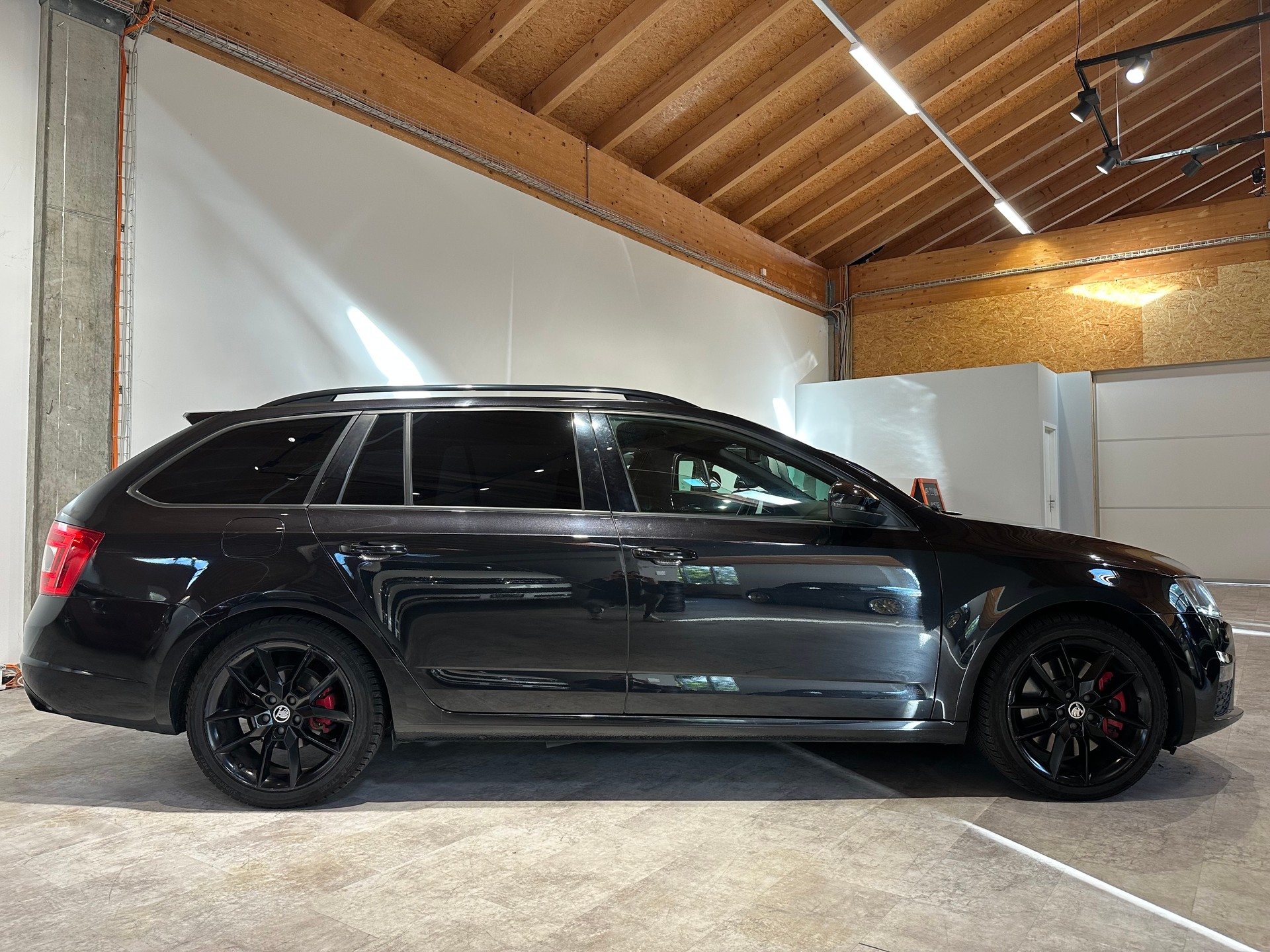 SKODA Octavia Combi 2.0 TSI RS DSG/Frisch ab MFK und Service/Lückenlos servicegepflegt/8 x 18 Zoll Alu-image-9