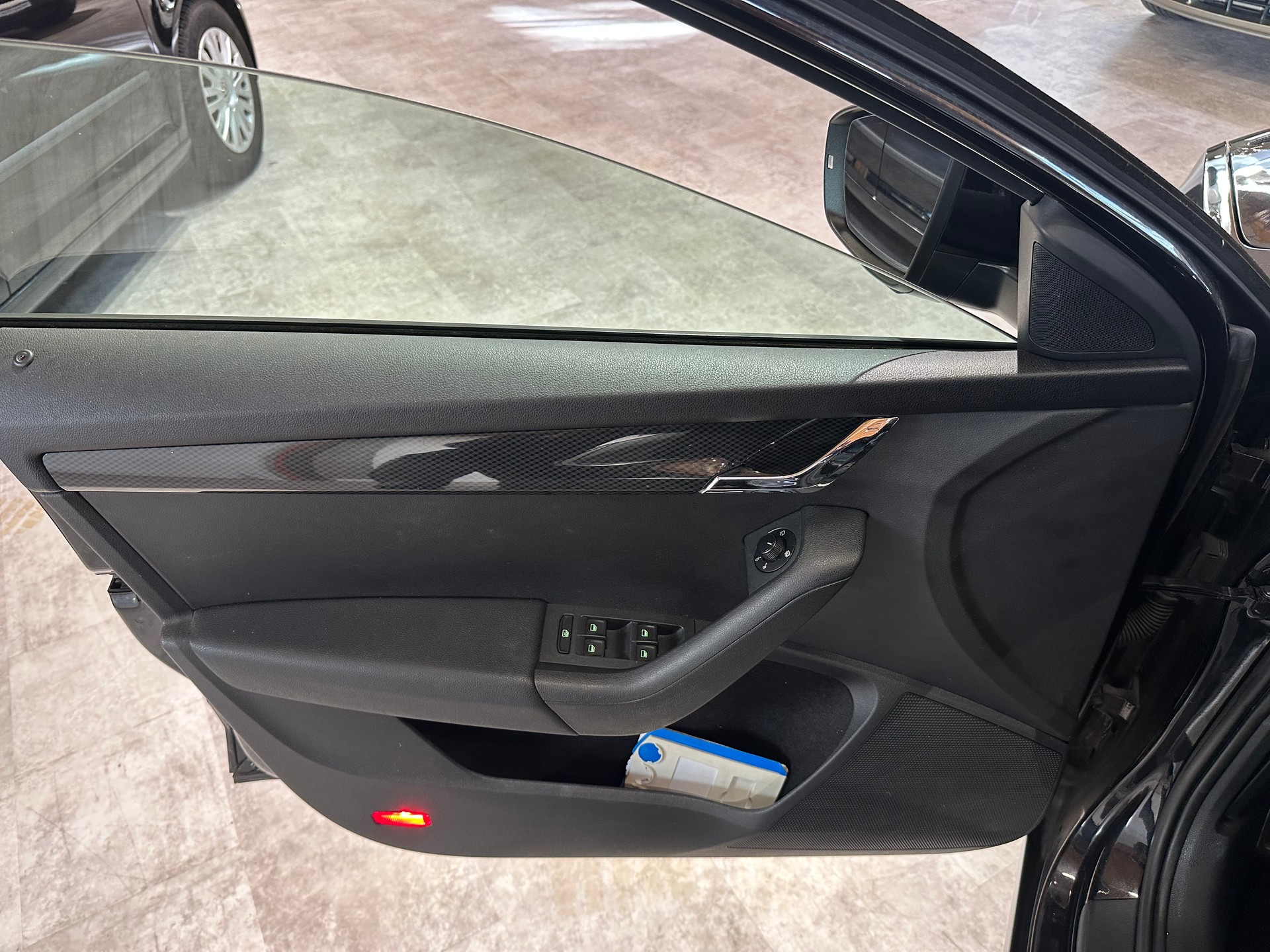 SKODA Octavia Combi 2.0 TSI RS DSG/Frisch ab MFK und Service/Lückenlos servicegepflegt/8 x 18 Zoll Alu-image-13