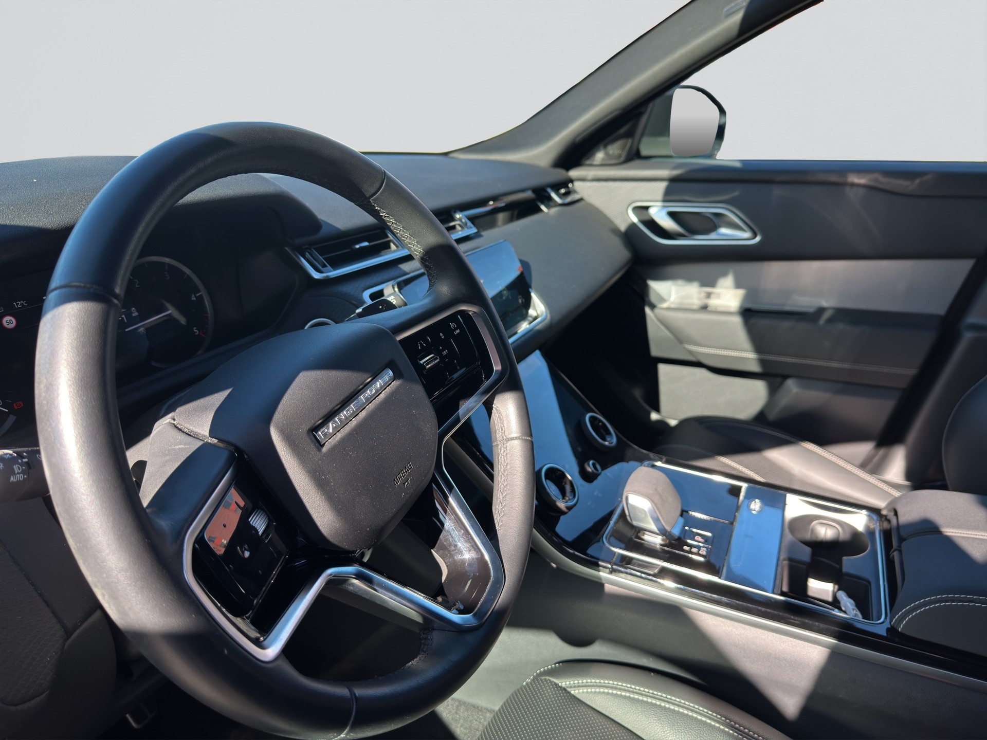 LAND ROVER Range Rover Velar R-Dynamic D 200 SE Automatic Black-image-6