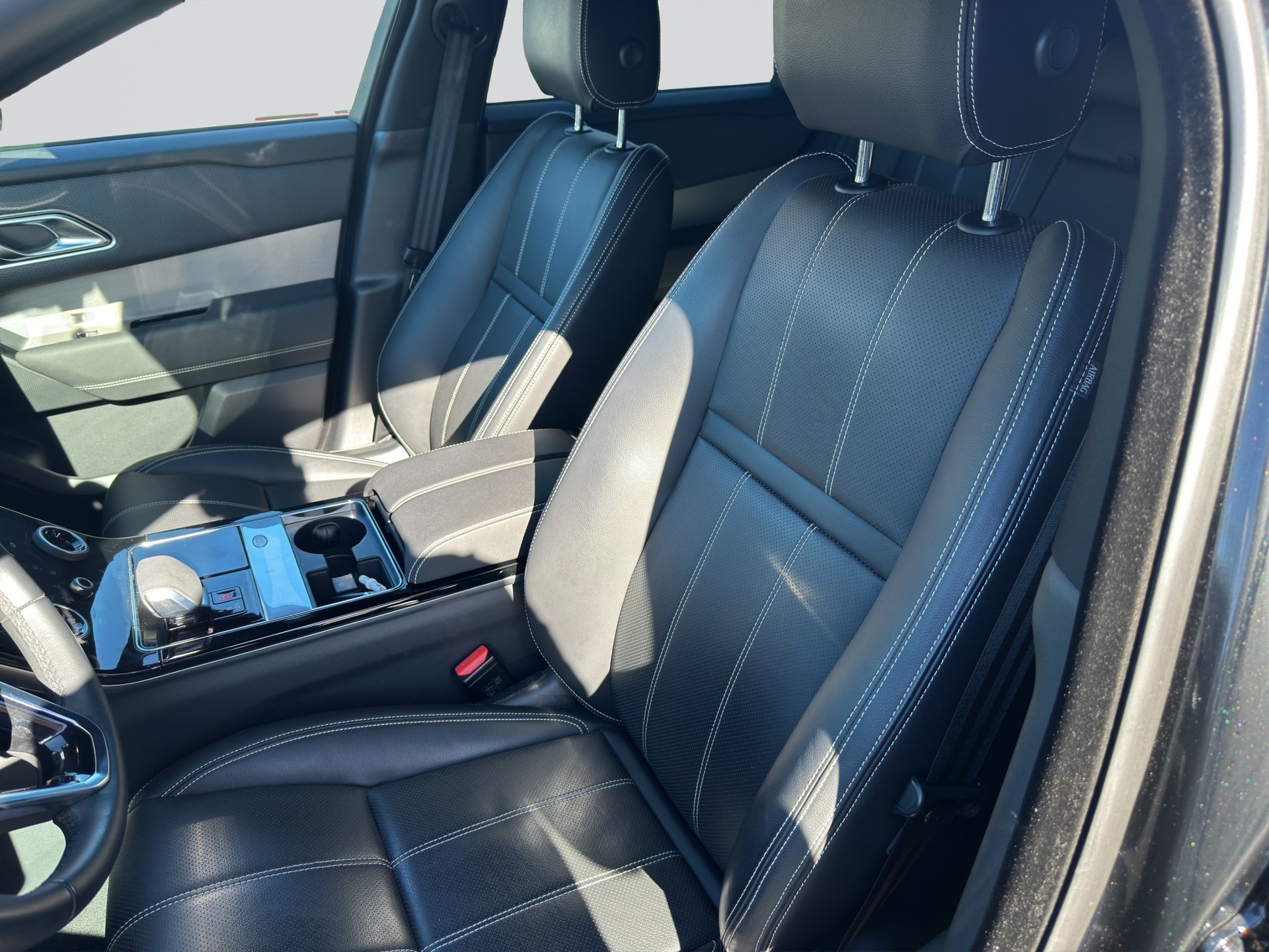LAND ROVER Range Rover Velar R-Dynamic D 200 SE Automatic Black-image-5