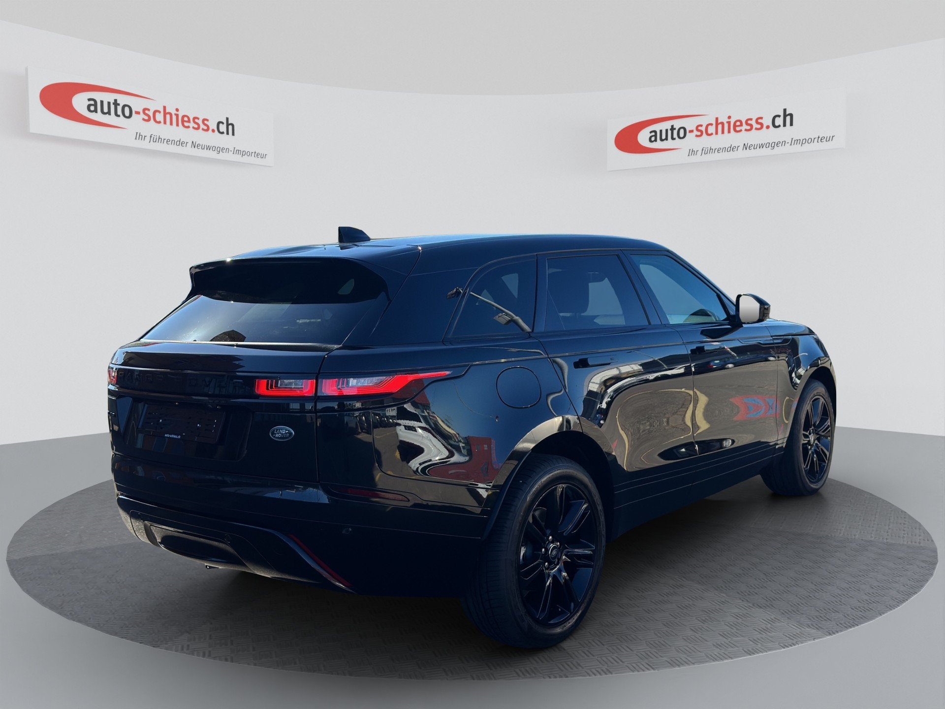 LAND ROVER Range Rover Velar R-Dynamic D 200 SE Automatic Black-image-4