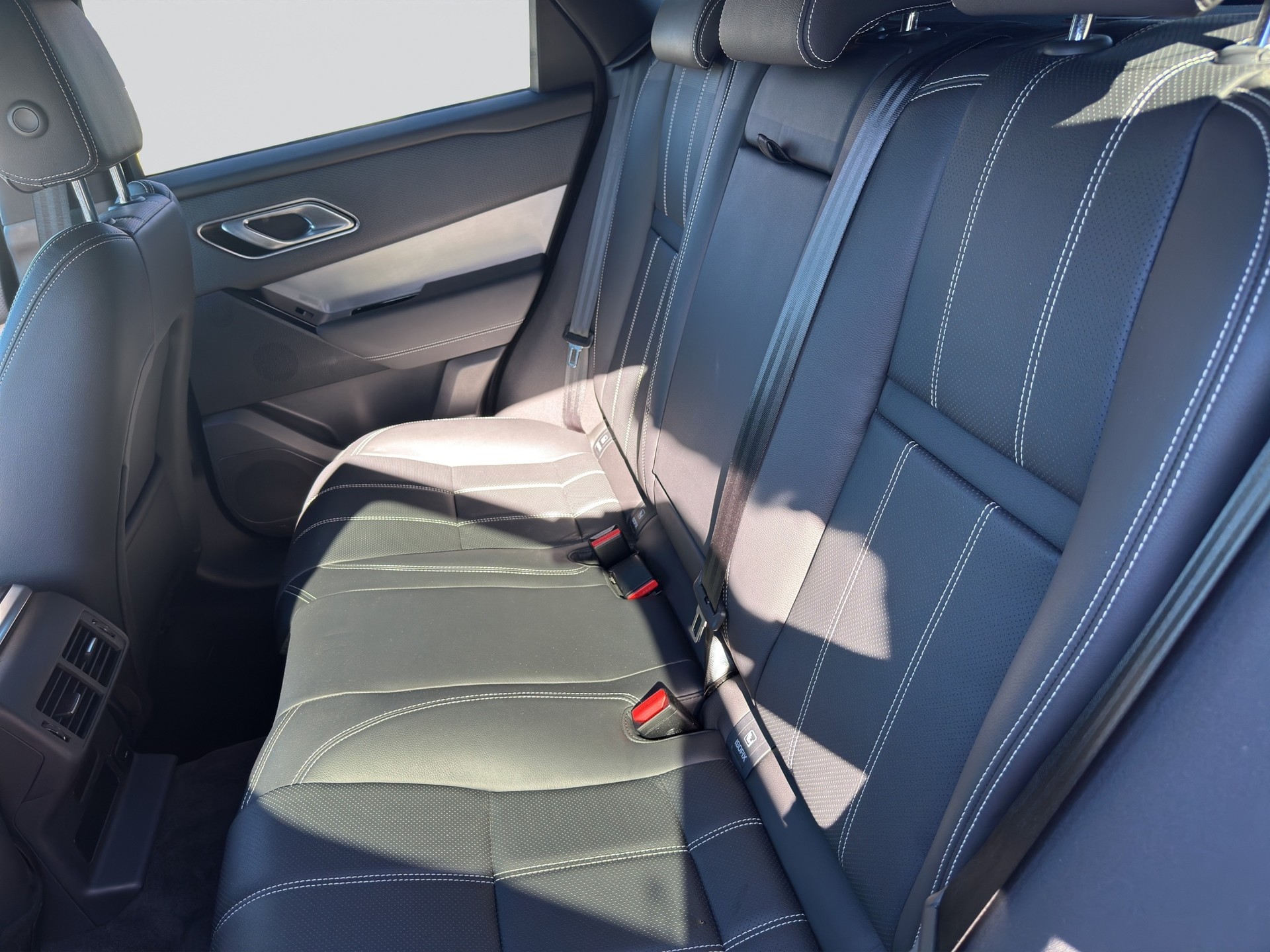 LAND ROVER Range Rover Velar R-Dynamic D 200 SE Automatic Black-image-7