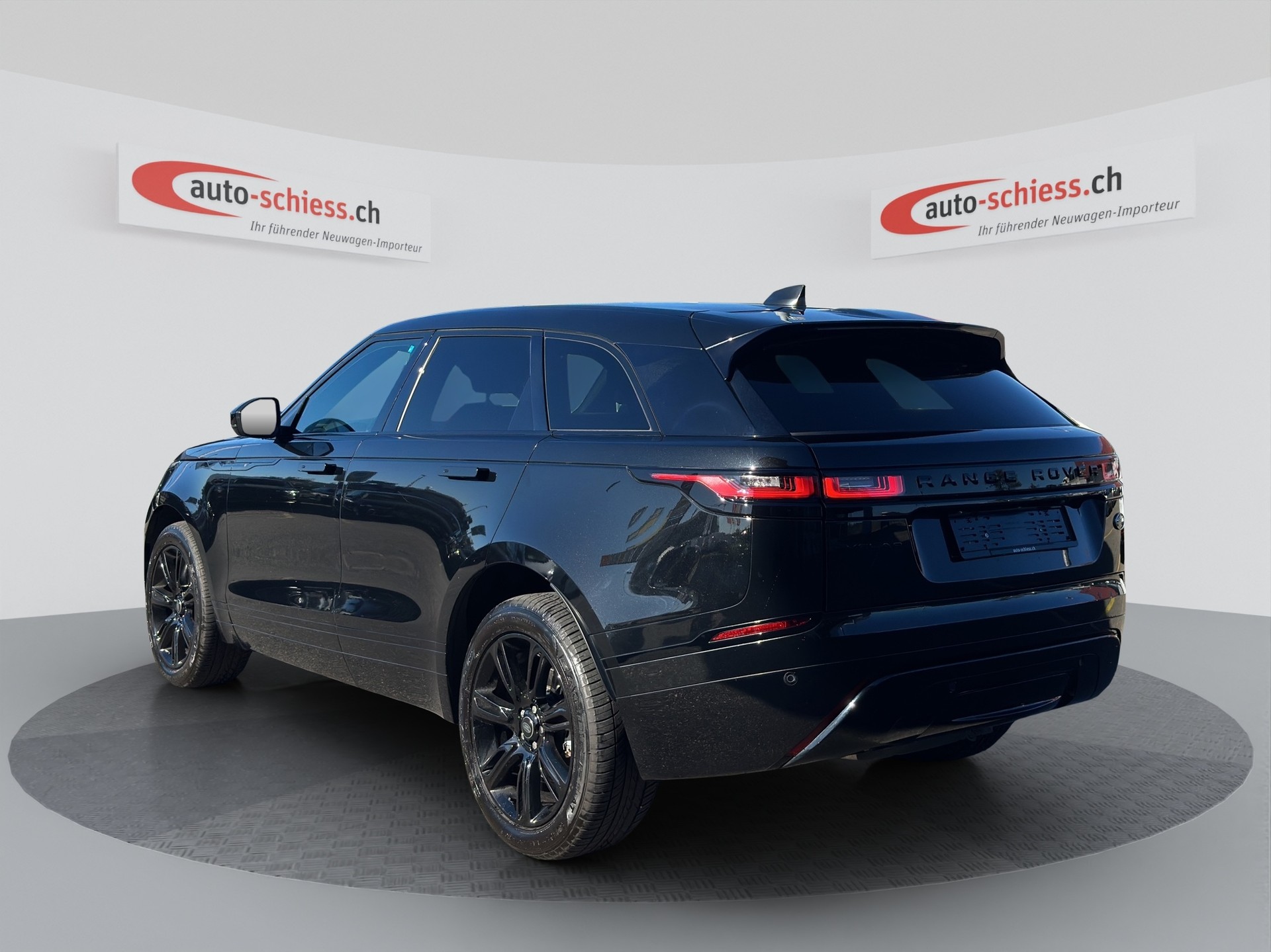 LAND ROVER Range Rover Velar R-Dynamic D 200 SE Automatic Black-image-2