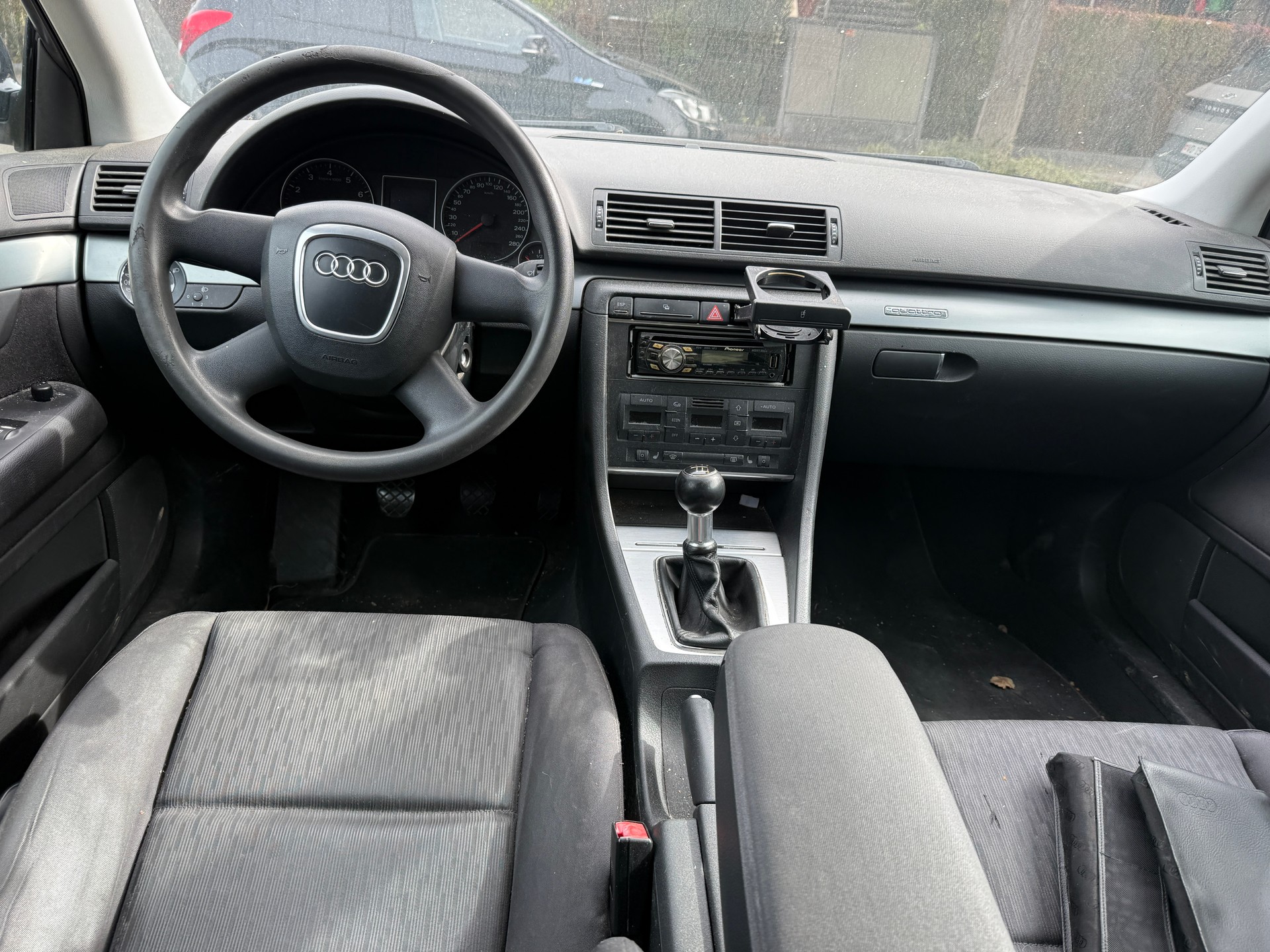 AUDI A4 Avant 2.0 Turbo FSI quattro-image-8