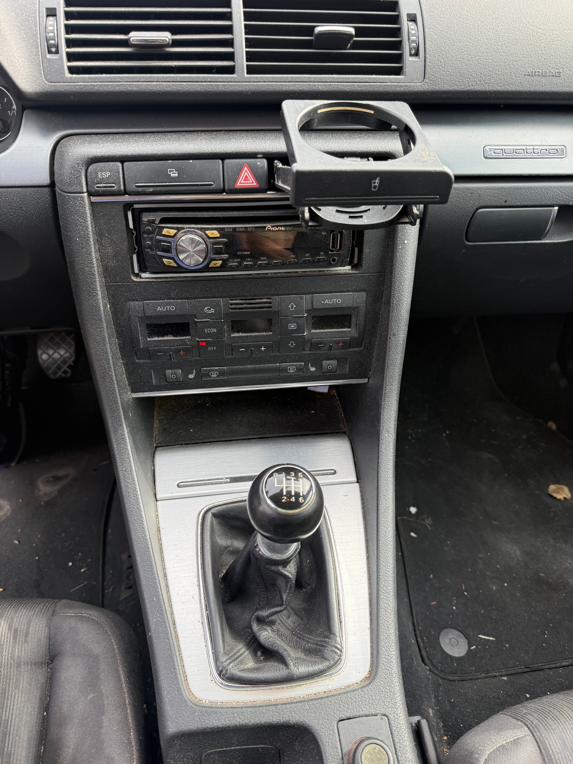 AUDI A4 Avant 2.0 Turbo FSI quattro-image-6