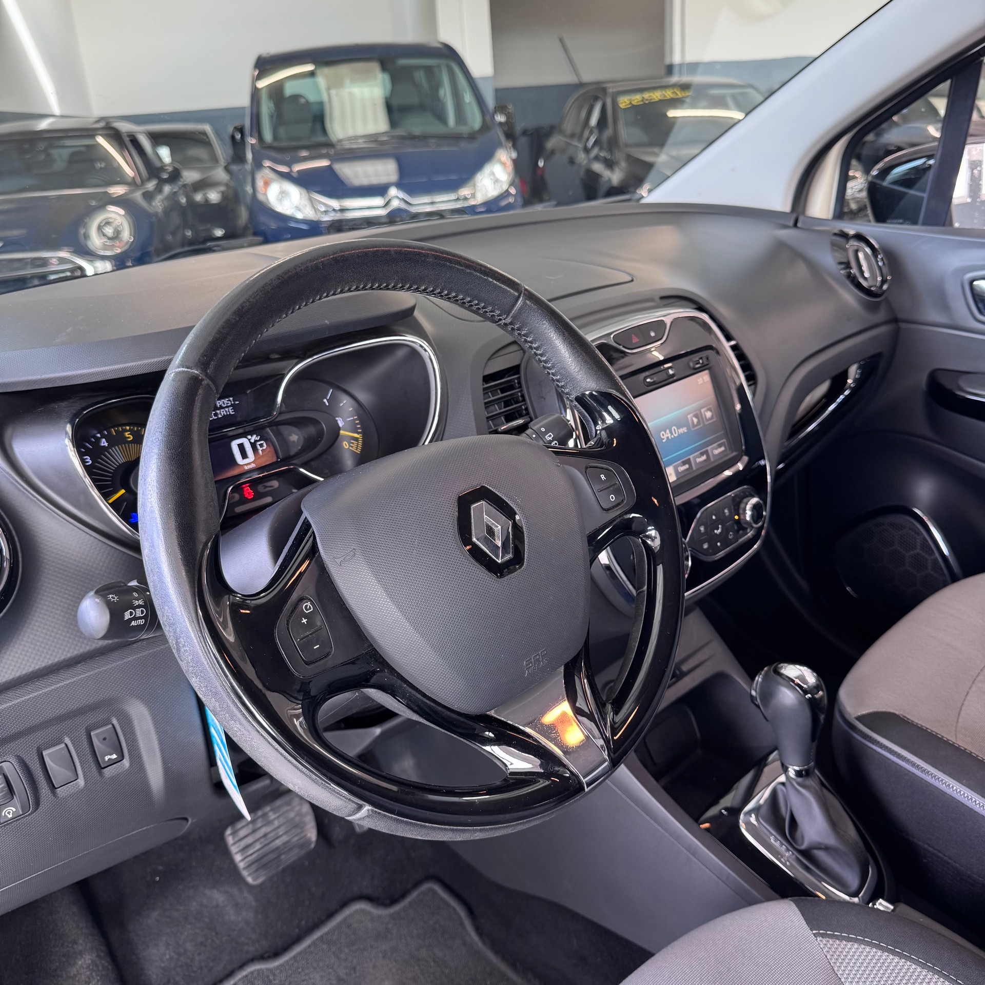RENAULT Captur 1.5 dCi Privilège EDC-image-11
