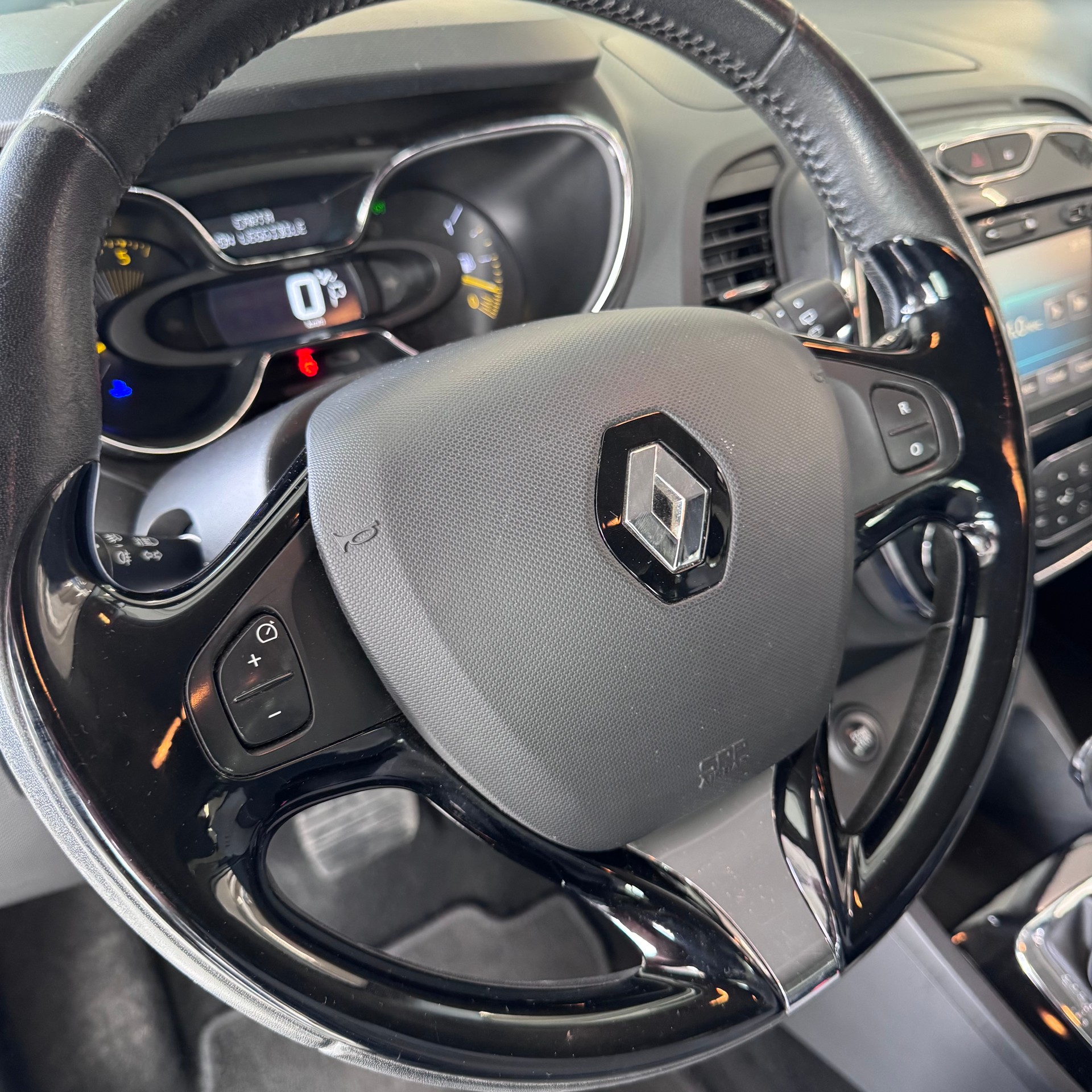 RENAULT Captur 1.5 dCi Privilège EDC-image-14