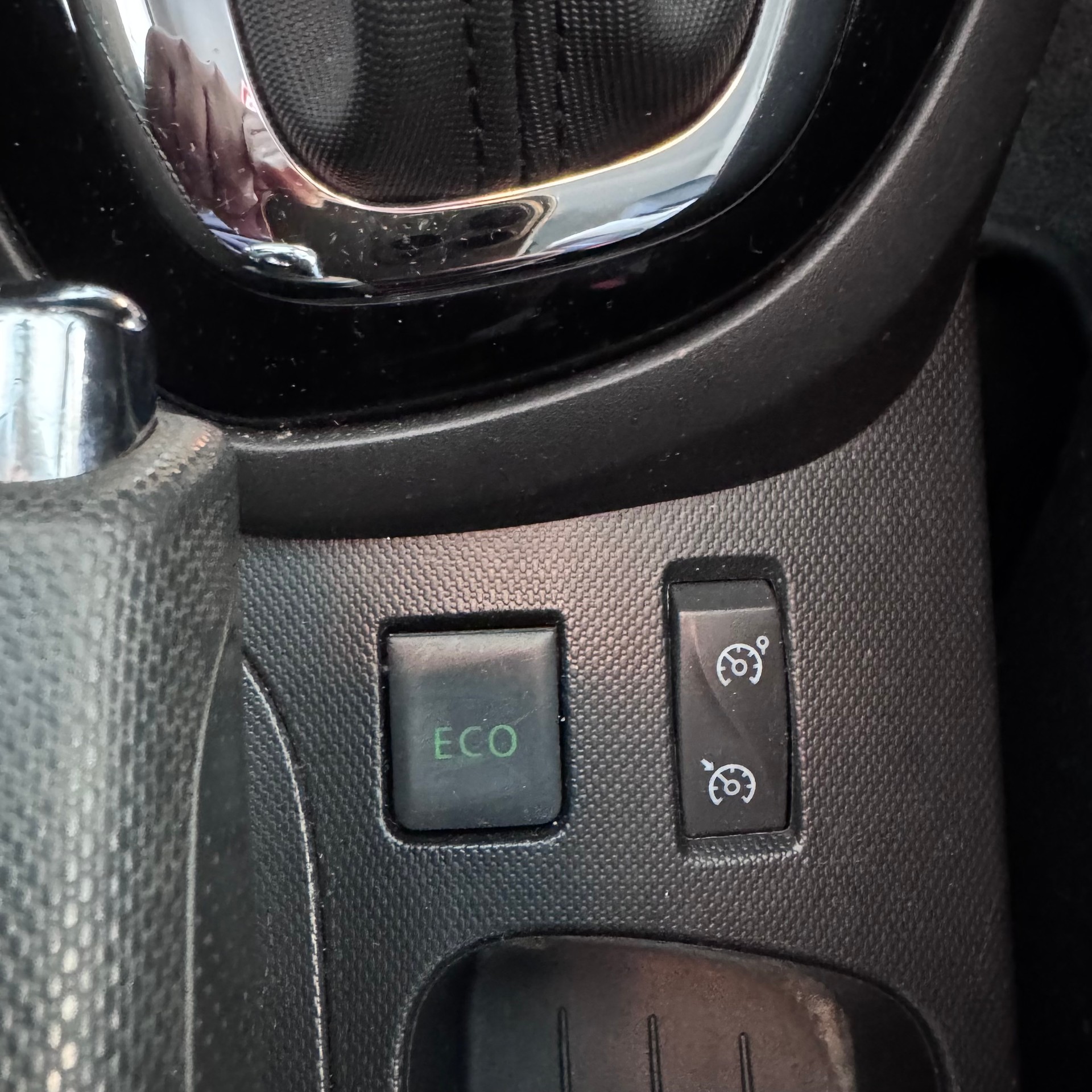 RENAULT Captur 1.5 dCi Privilège EDC-image-17