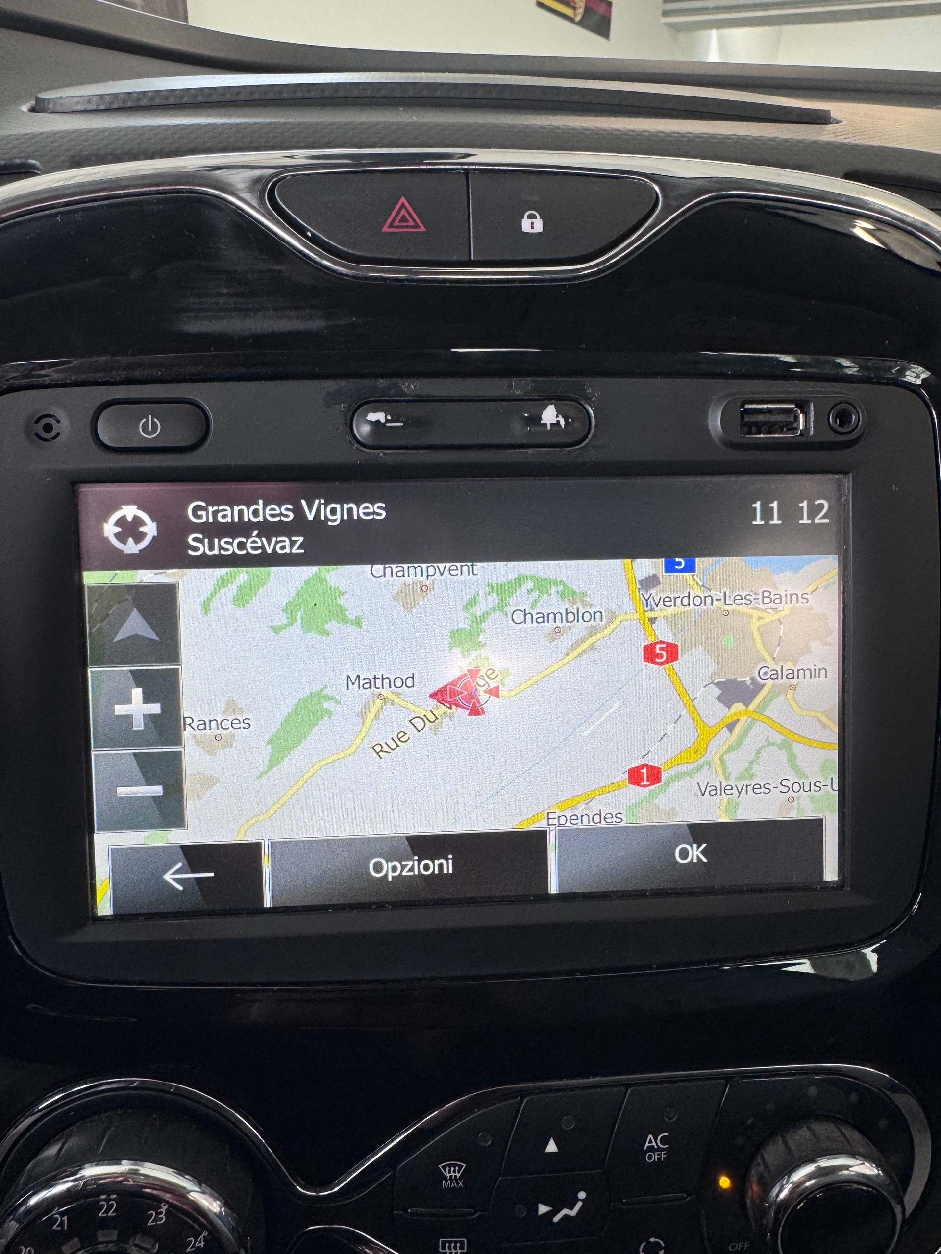 RENAULT Captur 1.5 dCi Privilège EDC-image-28