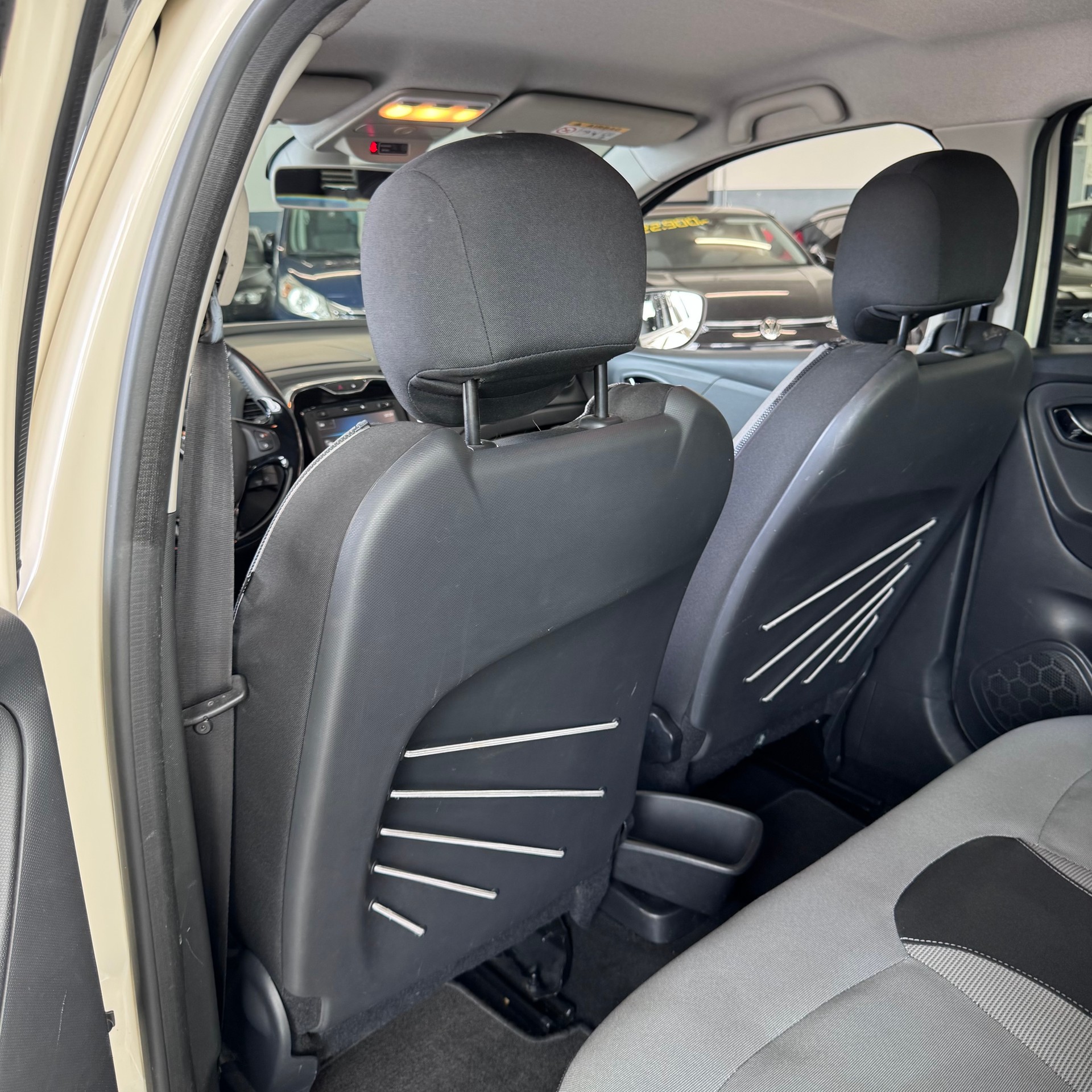 RENAULT Captur 1.5 dCi Privilège EDC-image-15