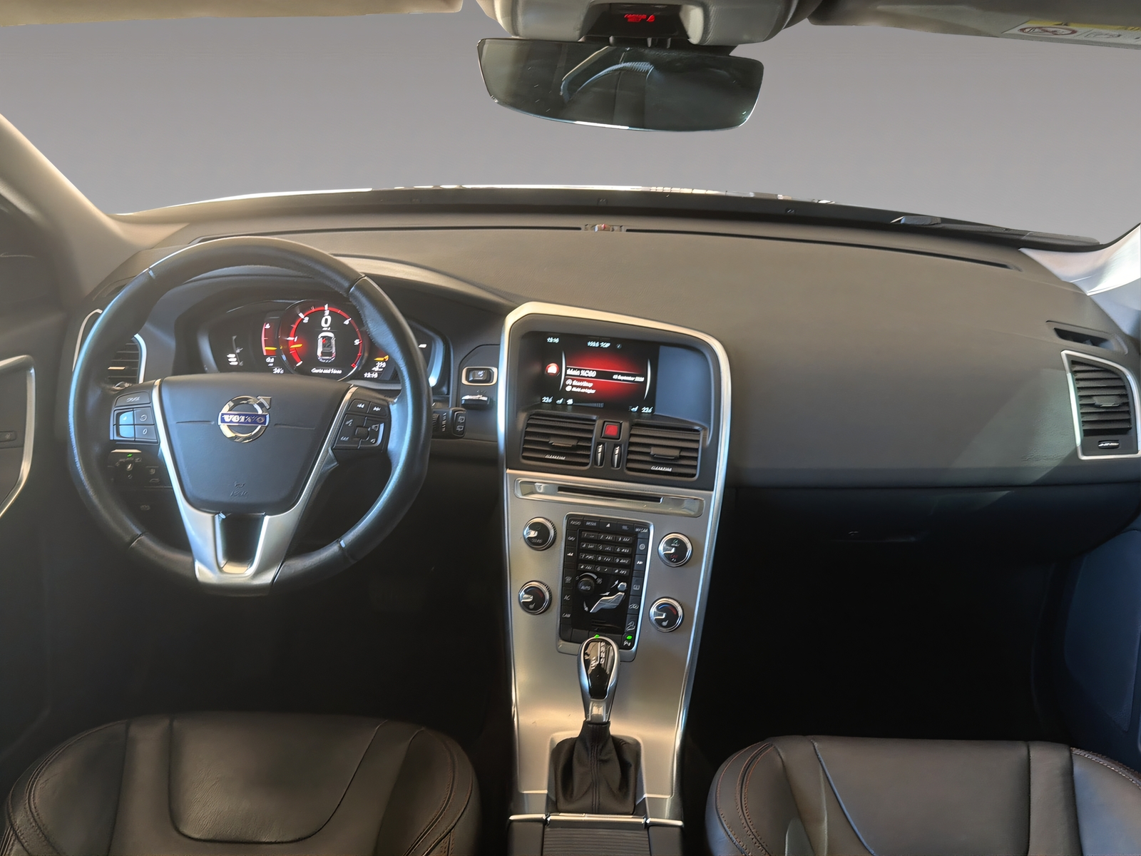 VOLVO XC60 2.4 D5 Summum AWD S/S-image-8