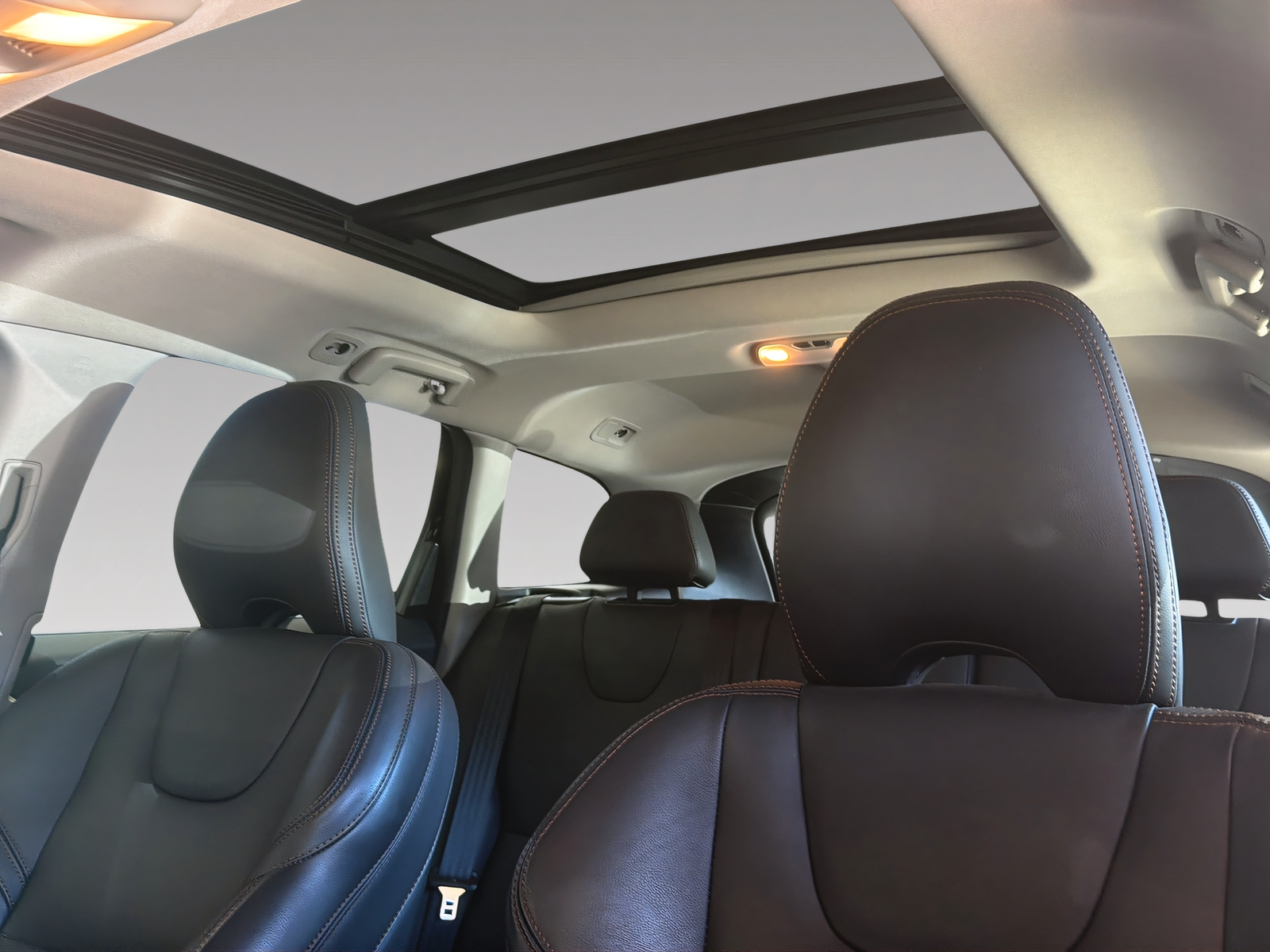 VOLVO XC60 2.4 D5 Summum AWD S/S-image-6