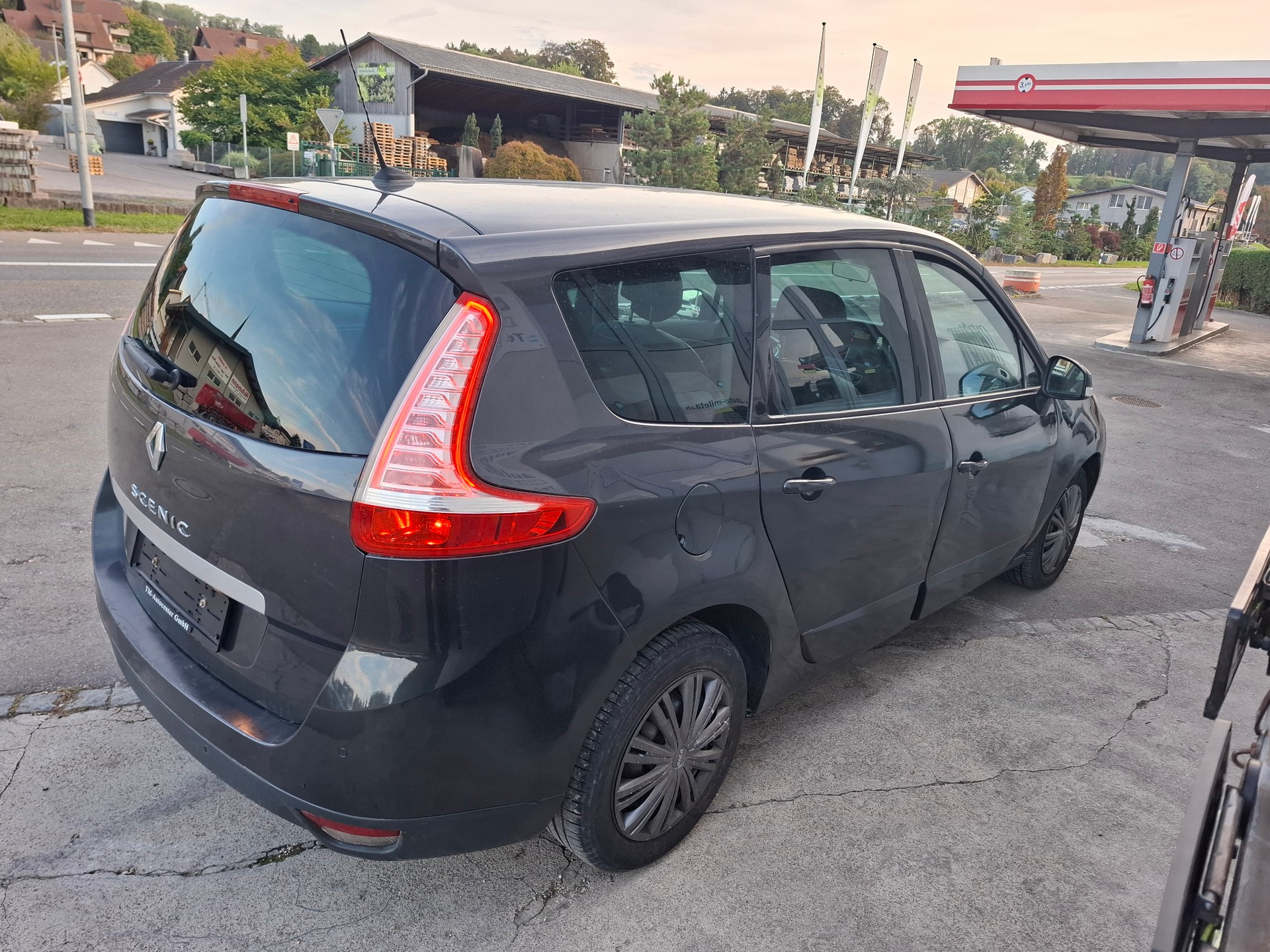 RENAULT Grand Scénic 2.0 16V Dynamique X-Tronic CVT-image-3