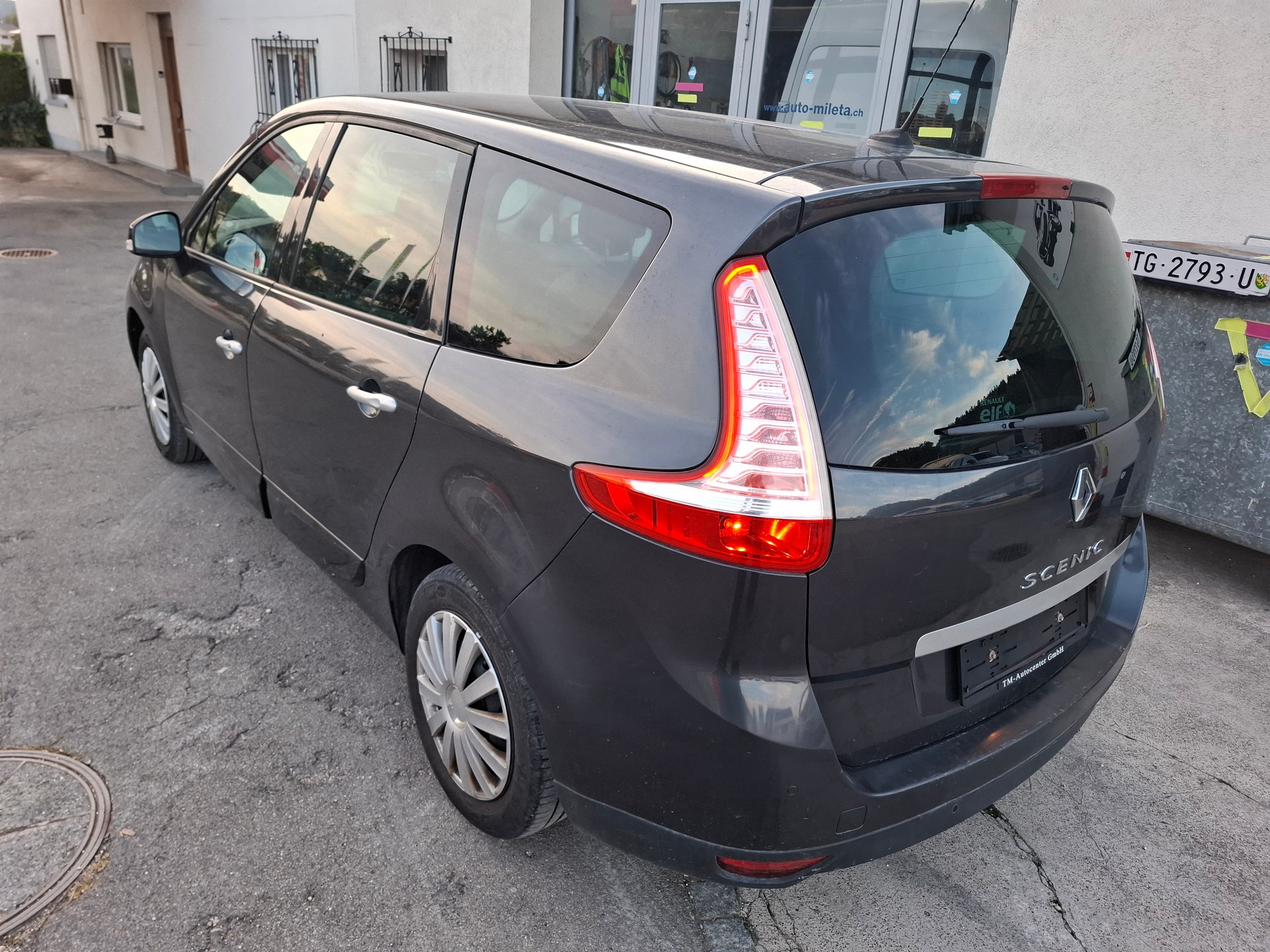 RENAULT Grand Scénic 2.0 16V Dynamique X-Tronic CVT-image-1