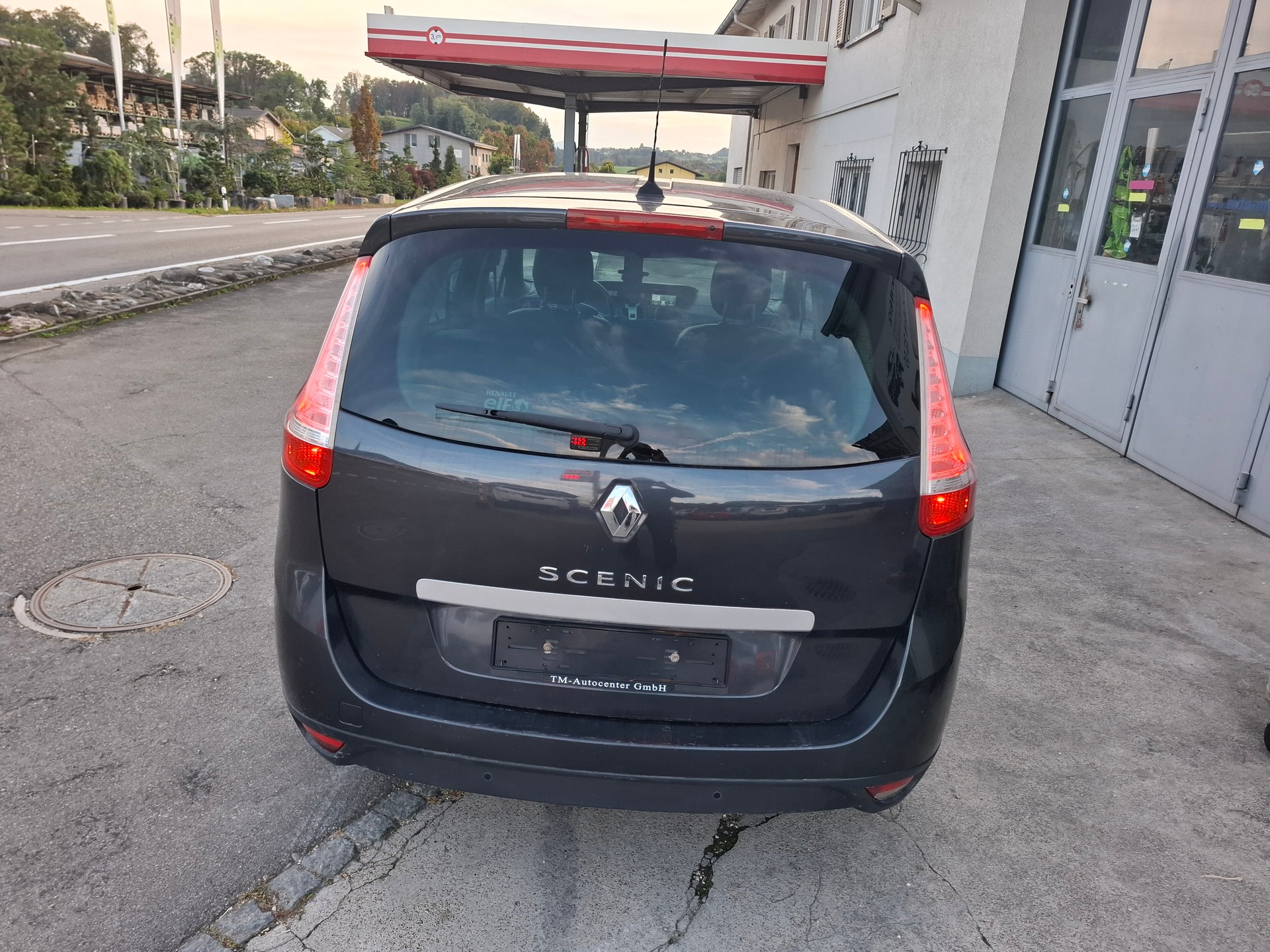RENAULT Grand Scénic 2.0 16V Dynamique X-Tronic CVT-image-2