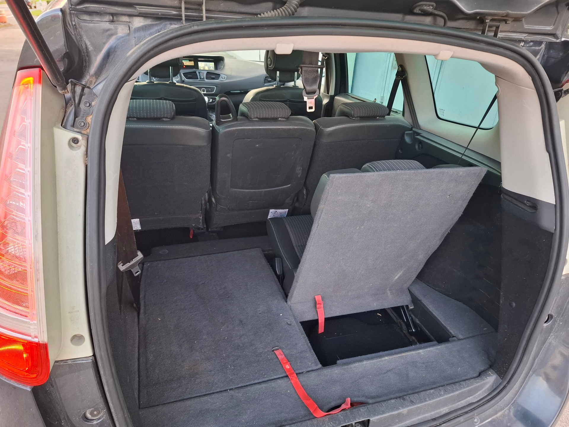 RENAULT Grand Scénic 2.0 16V Dynamique X-Tronic CVT-image-6