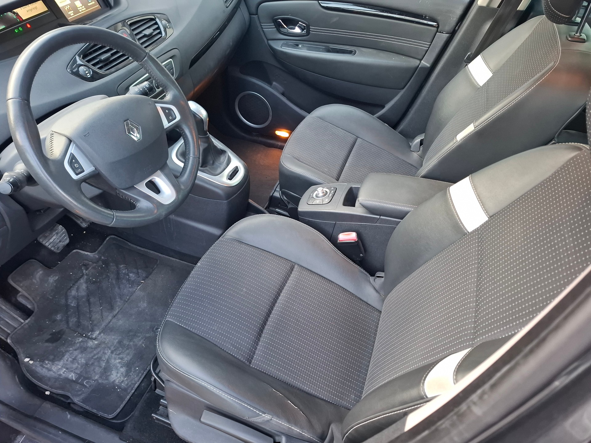 RENAULT Grand Scénic 2.0 16V Dynamique X-Tronic CVT-image-8