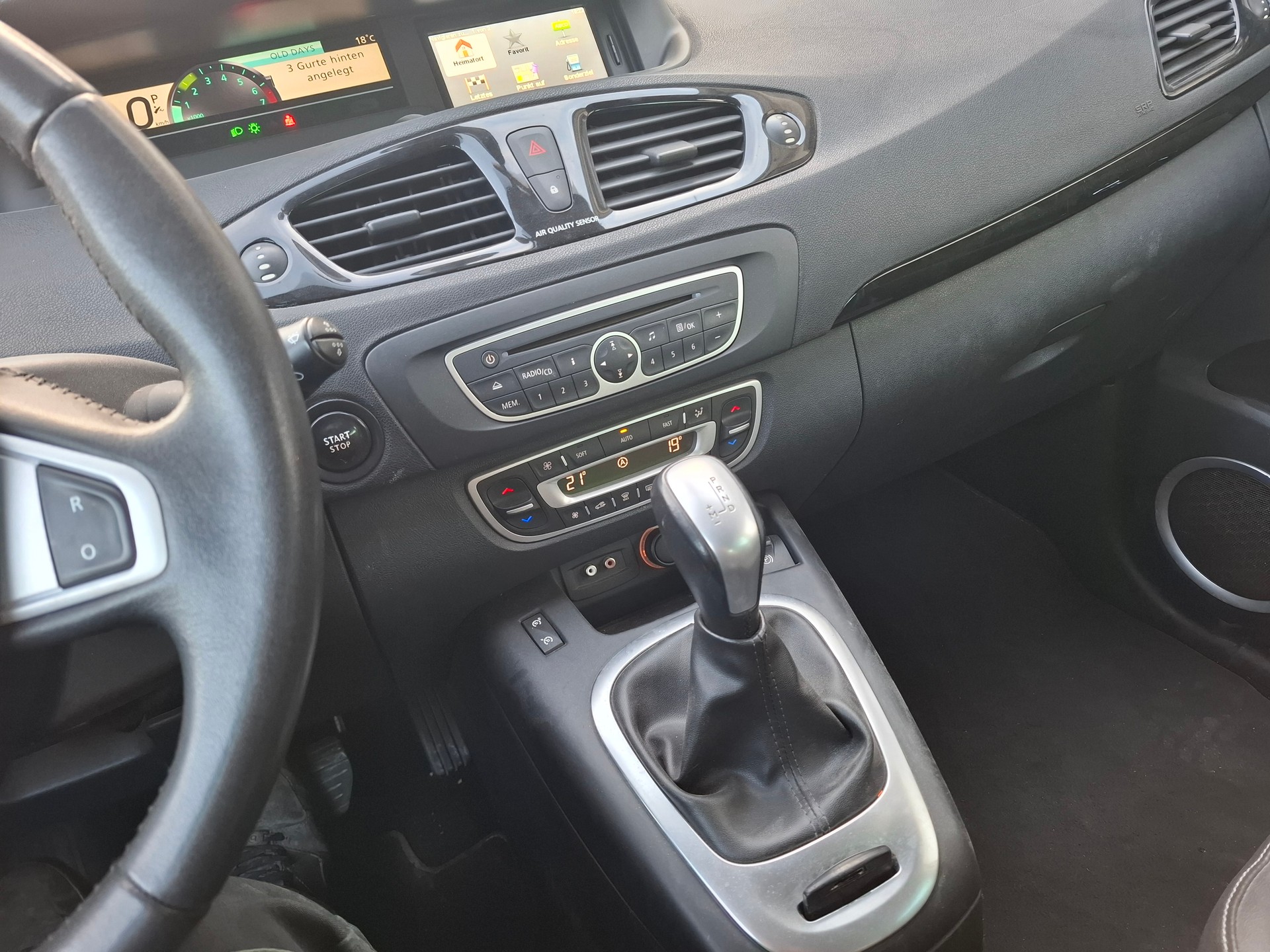 RENAULT Grand Scénic 2.0 16V Dynamique X-Tronic CVT-image-9