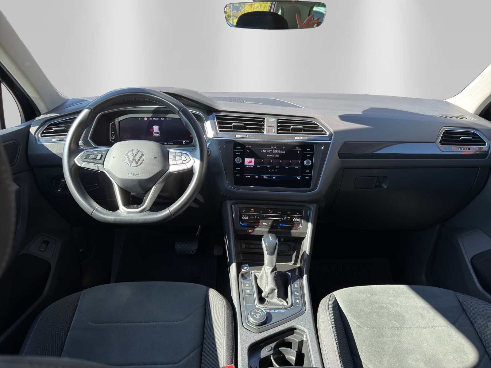 VW Tiguan 2.0TSI Elegance 4Motion DSG-image-9