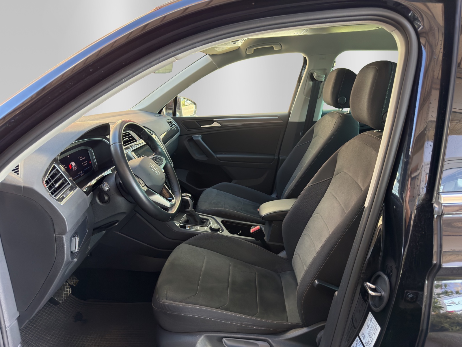 VW Tiguan 2.0TSI Elegance 4Motion DSG-image-8